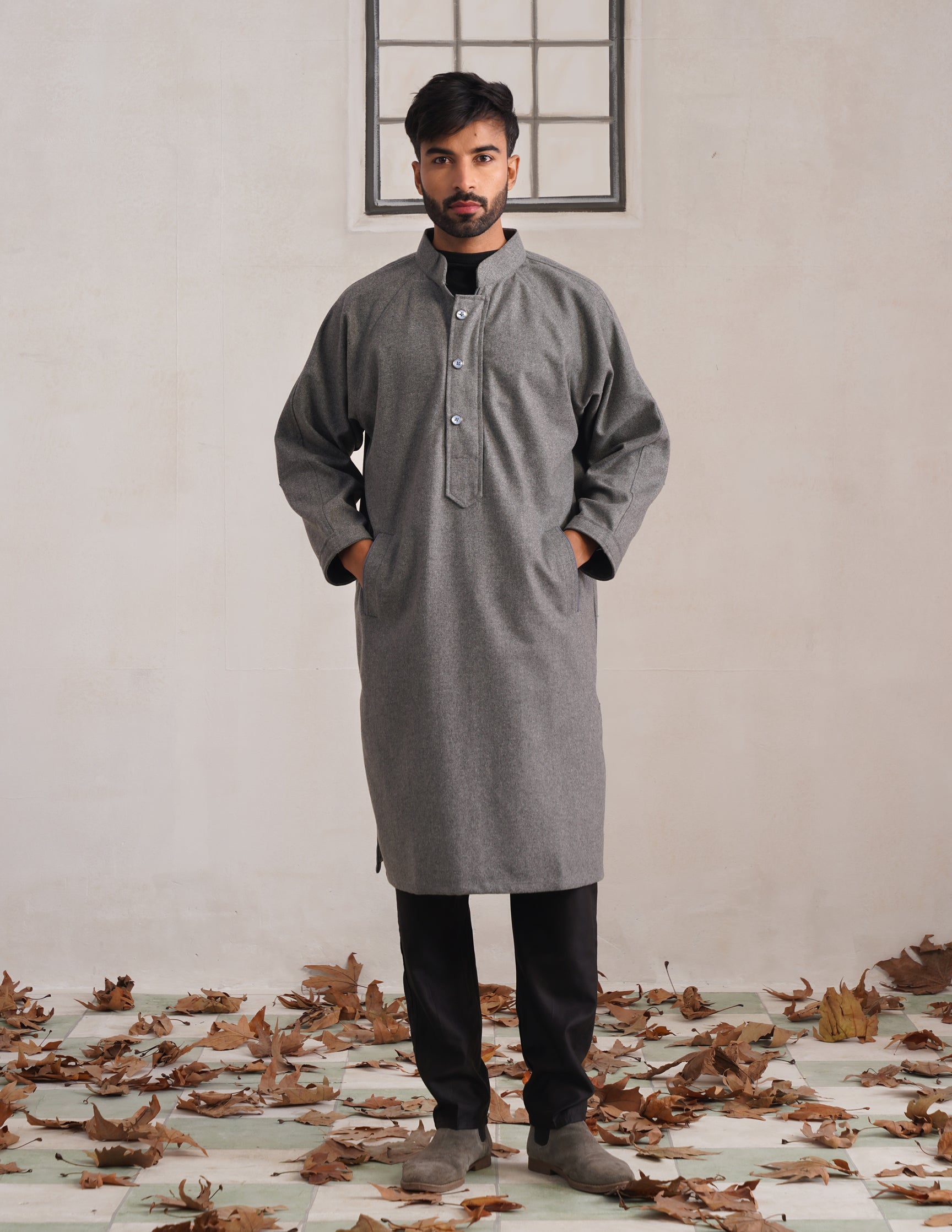 Grey Chinese Collar Long Coat-Style Men’s Phiran – Kashmiri Tweed Winter Pheran | AAGAZ