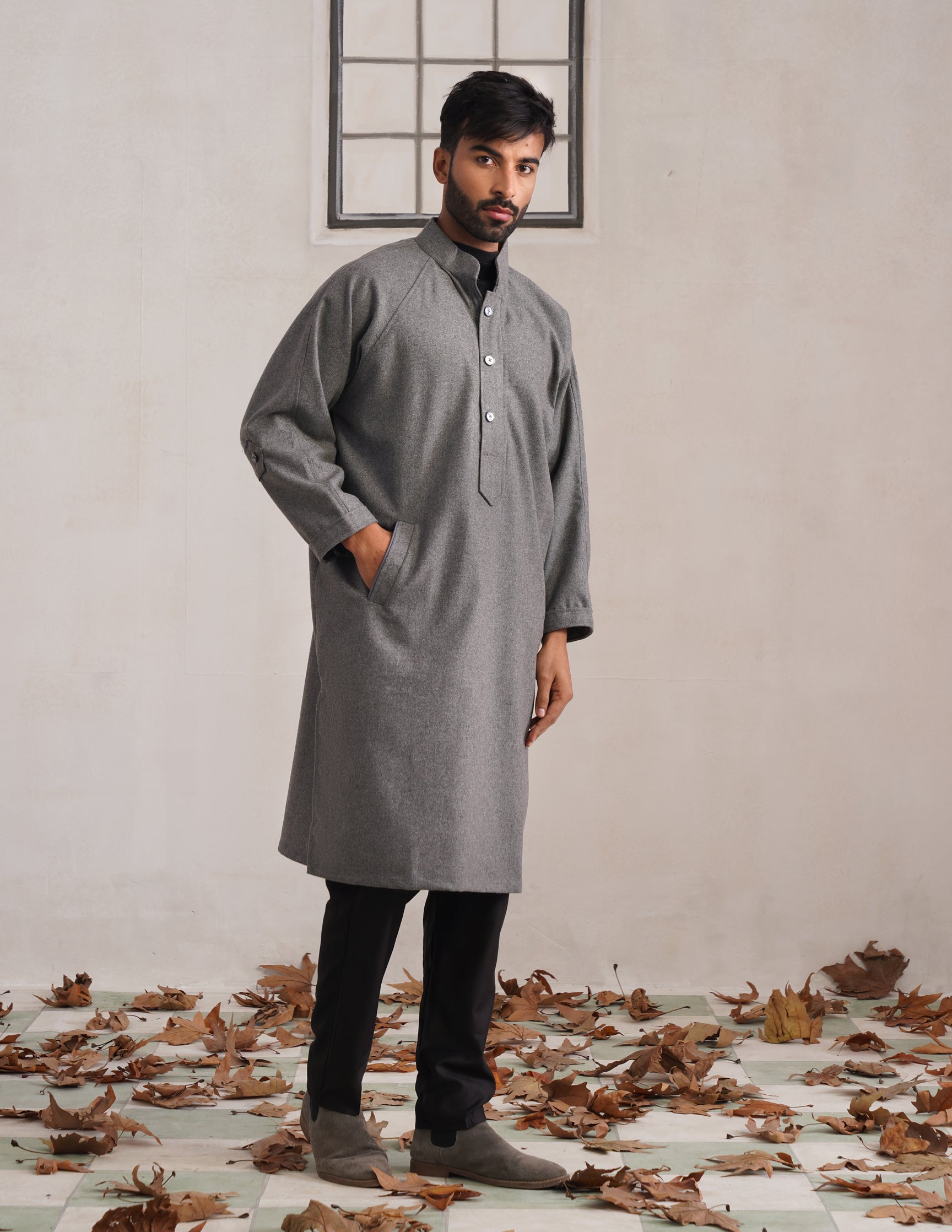 Grey Chinese Collar Long Coat-Style Men’s Phiran – Kashmiri Tweed Winter Pheran | AAGAZ