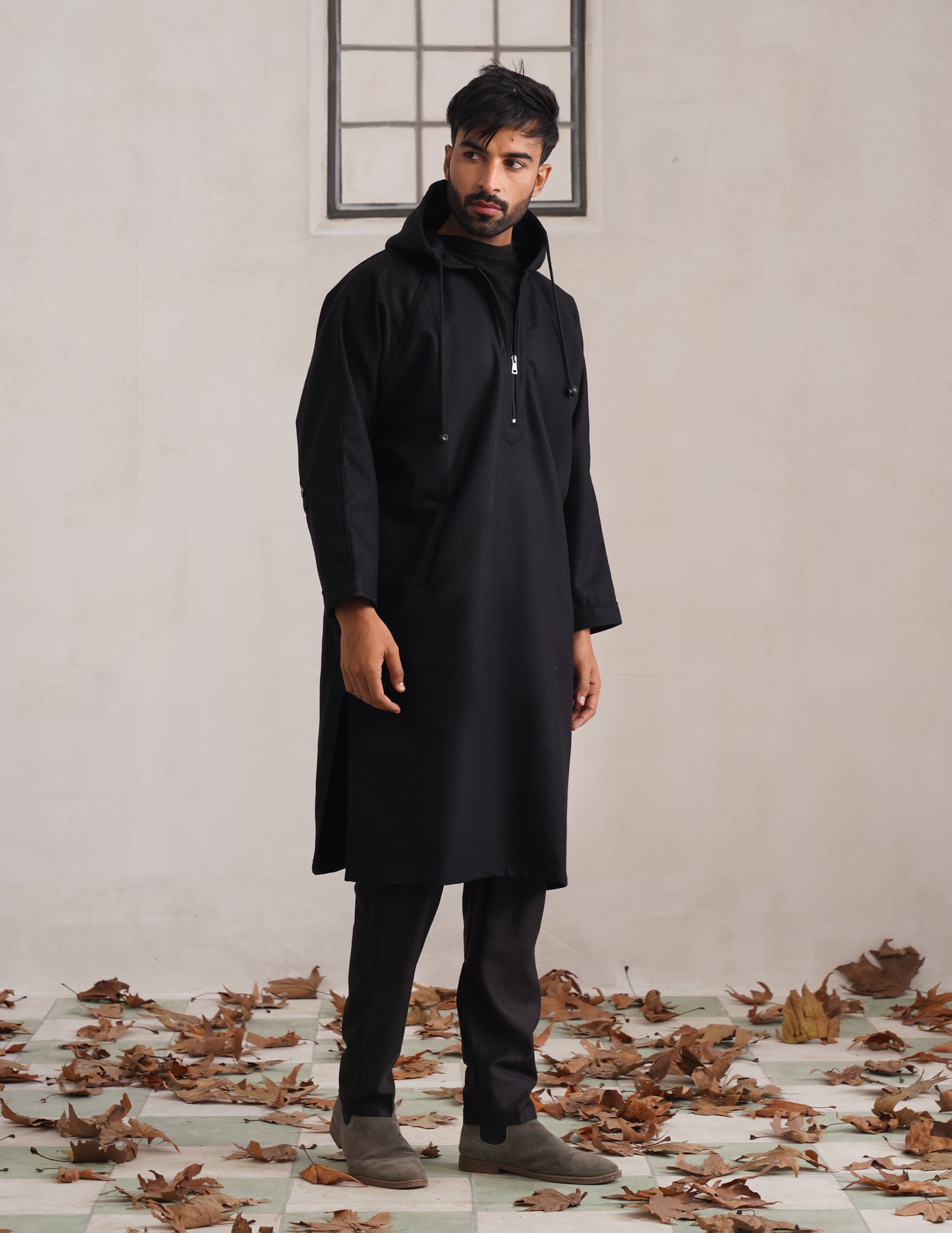 Black Hooded Long Coat-Style Men’s Phiran – Kashmiri Tweed Winter Pheran | AAGAZ