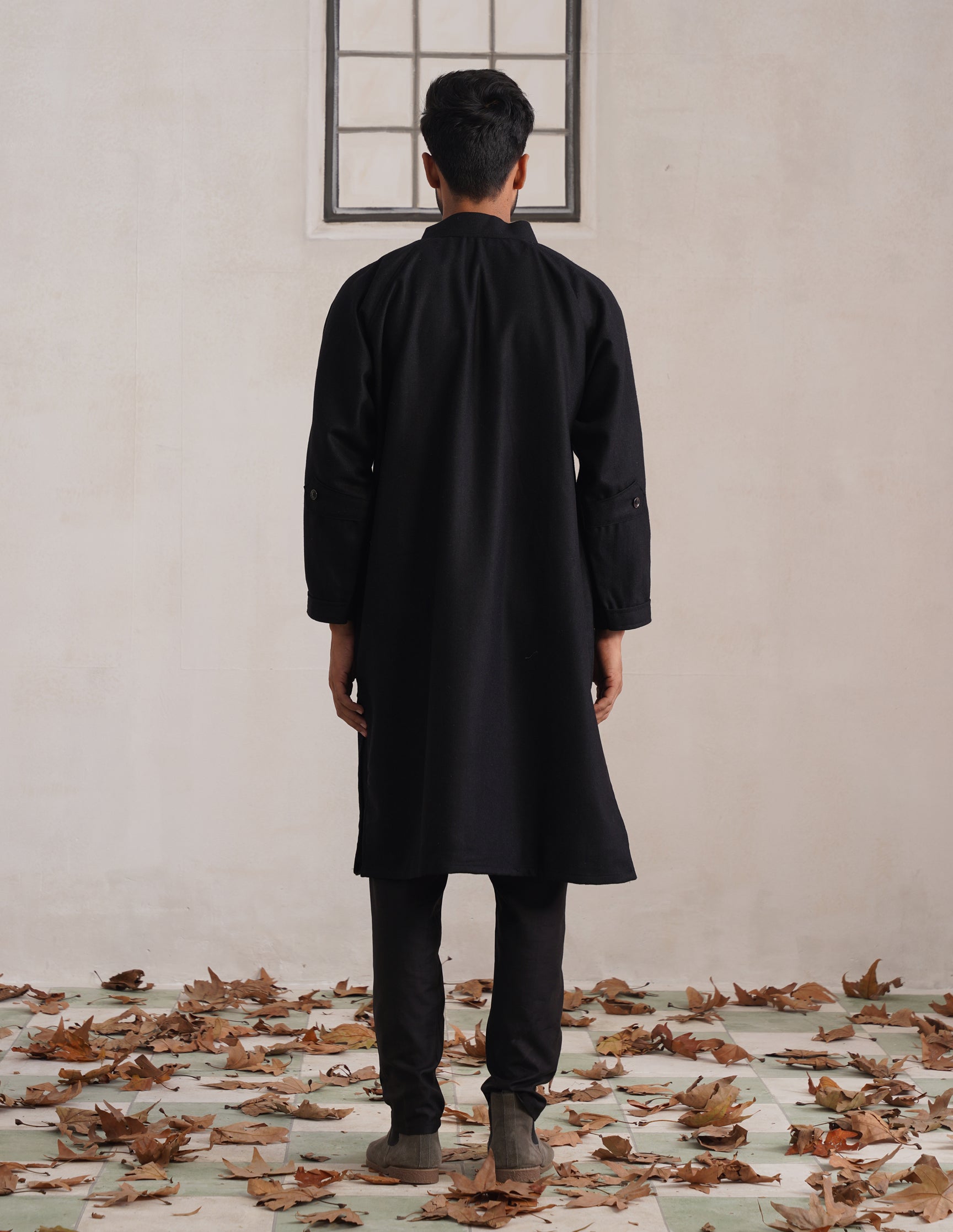 Black Chinese Collar Long Coat-Style Men’s Phiran – Kashmiri Tweed Winter Pheran | AAGAZ