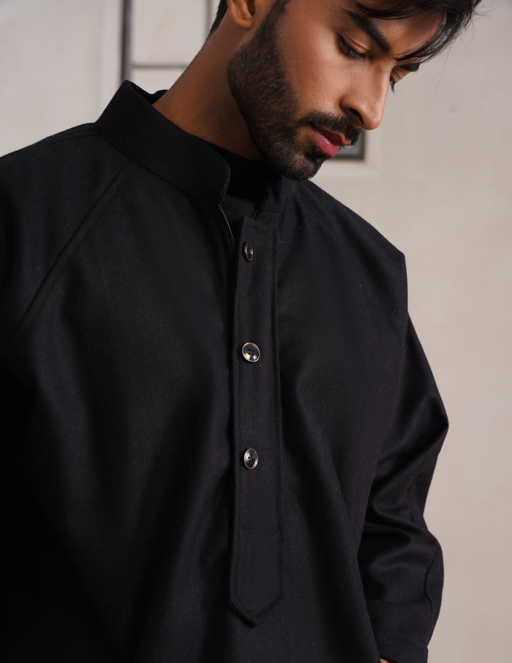 Black Chinese Collar Long Coat-Style Men’s Phiran – Kashmiri Tweed Winter Pheran | HAIDER