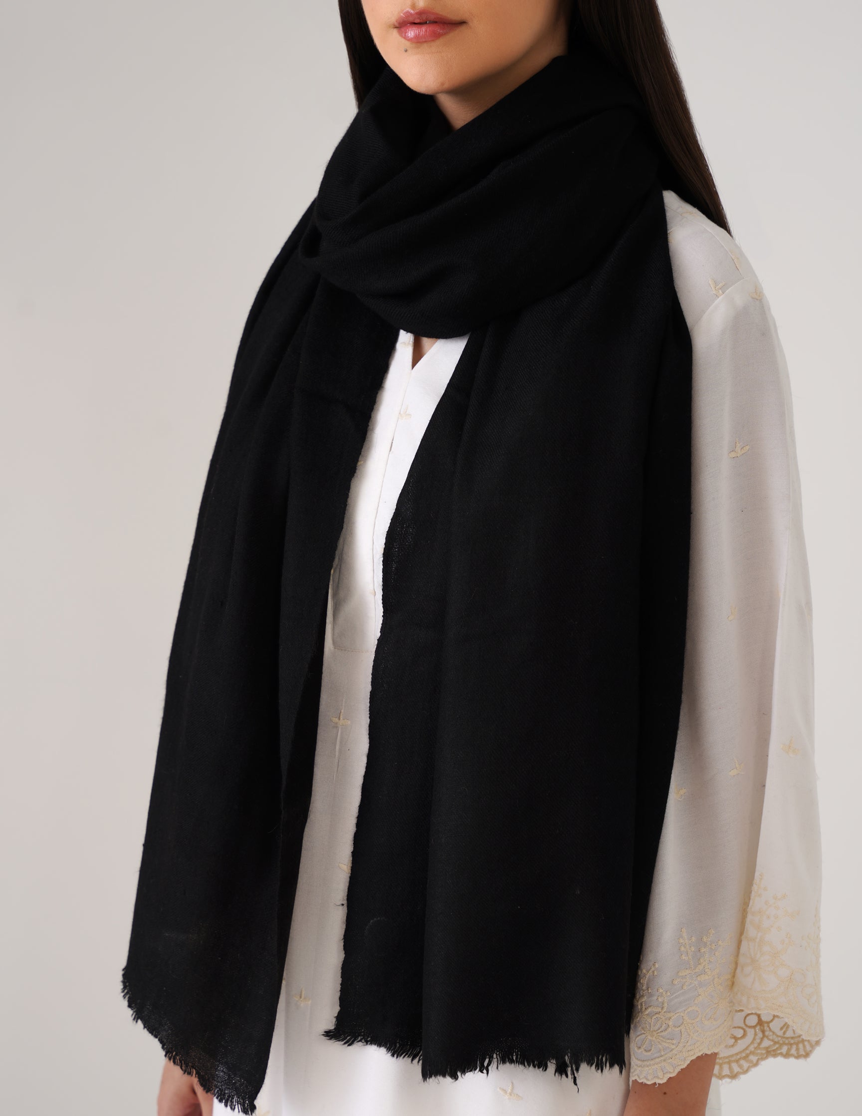 Kashmiri Handwoven Solid Cashmere Pashmina Shawl – Black | Handwoven Heritage