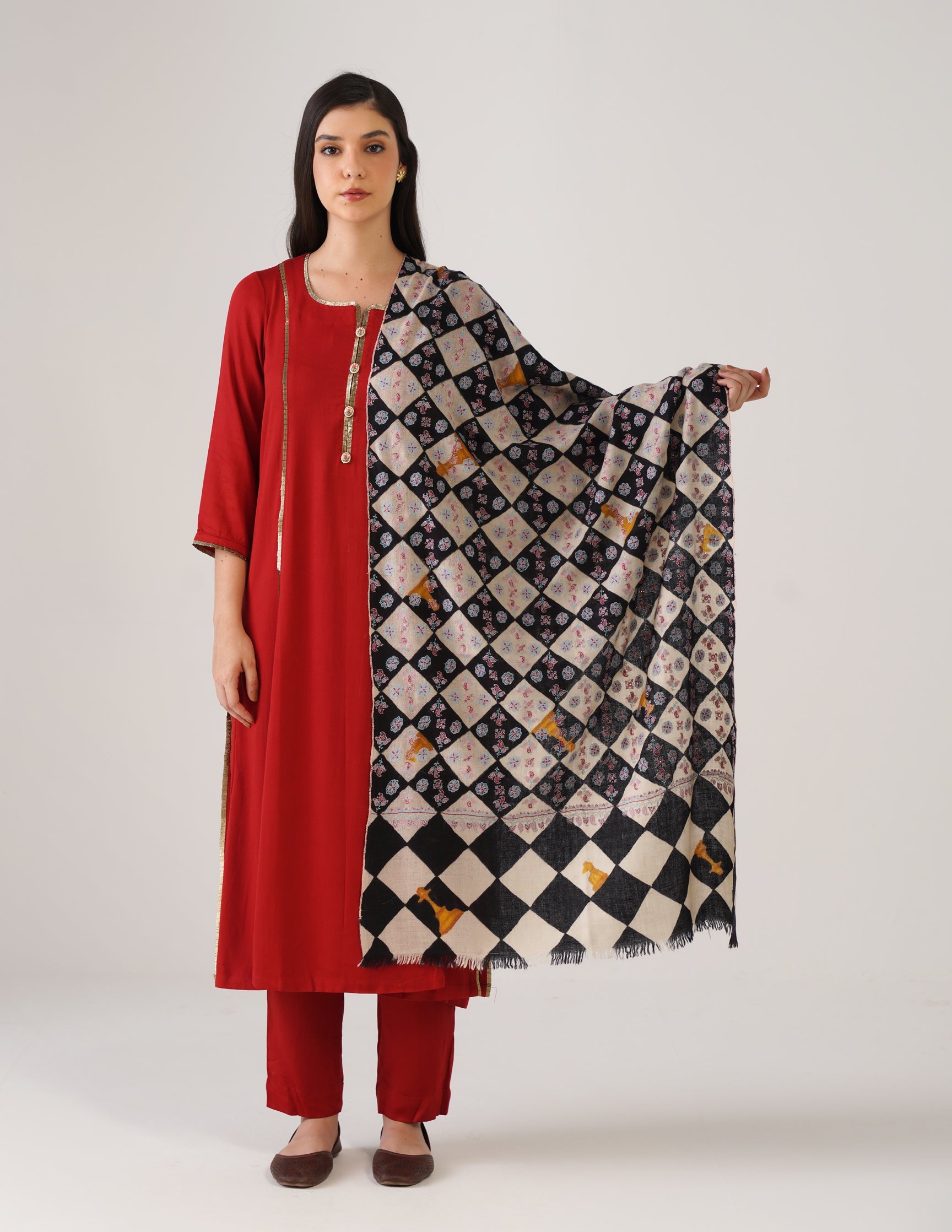 Kashmiri Handwoven Pashmina Sozni Stole Heavy – Black & White Chess | Handwoven Heritage