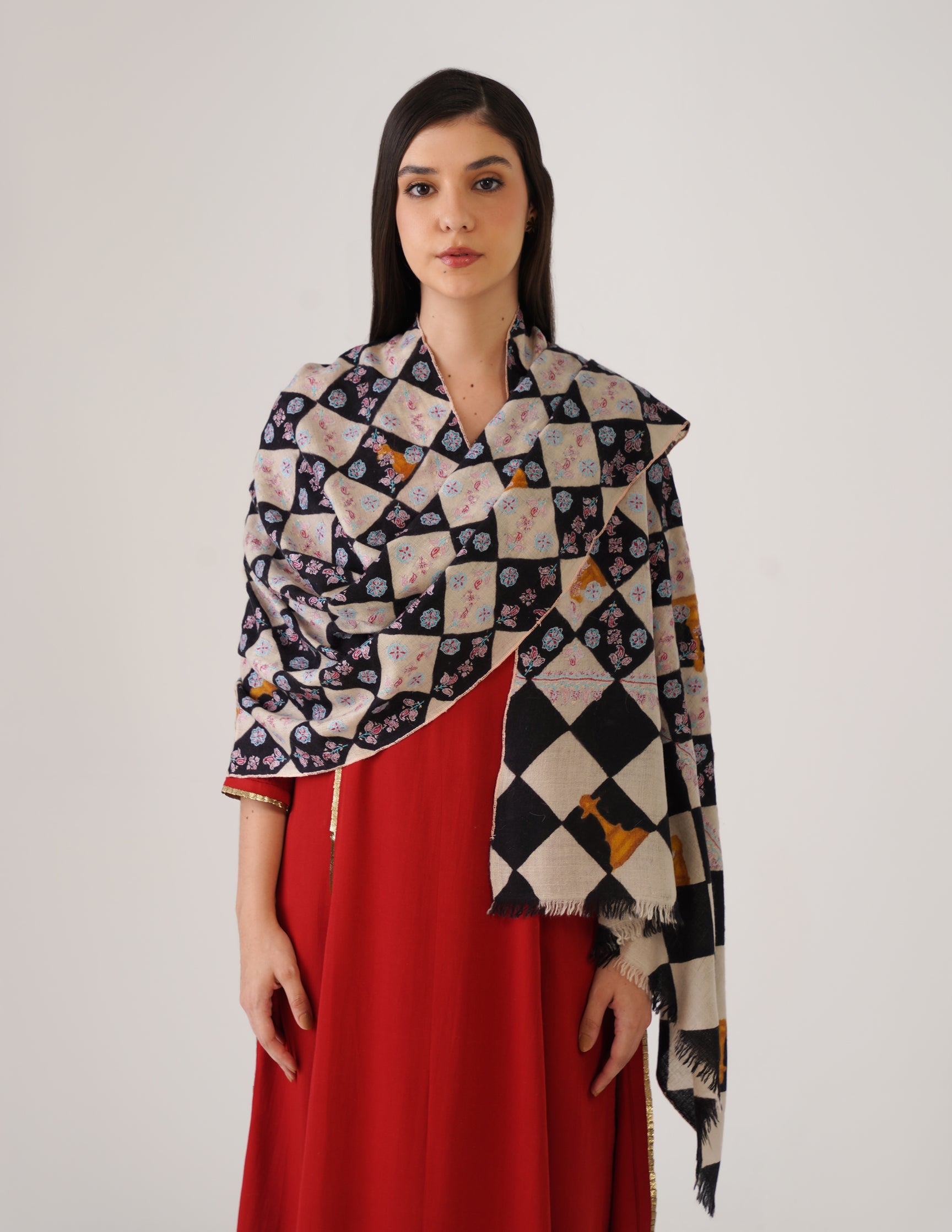 Kashmiri Handwoven Pashmina Sozni Stole Heavy – Black & White Chess | Handwoven Heritage