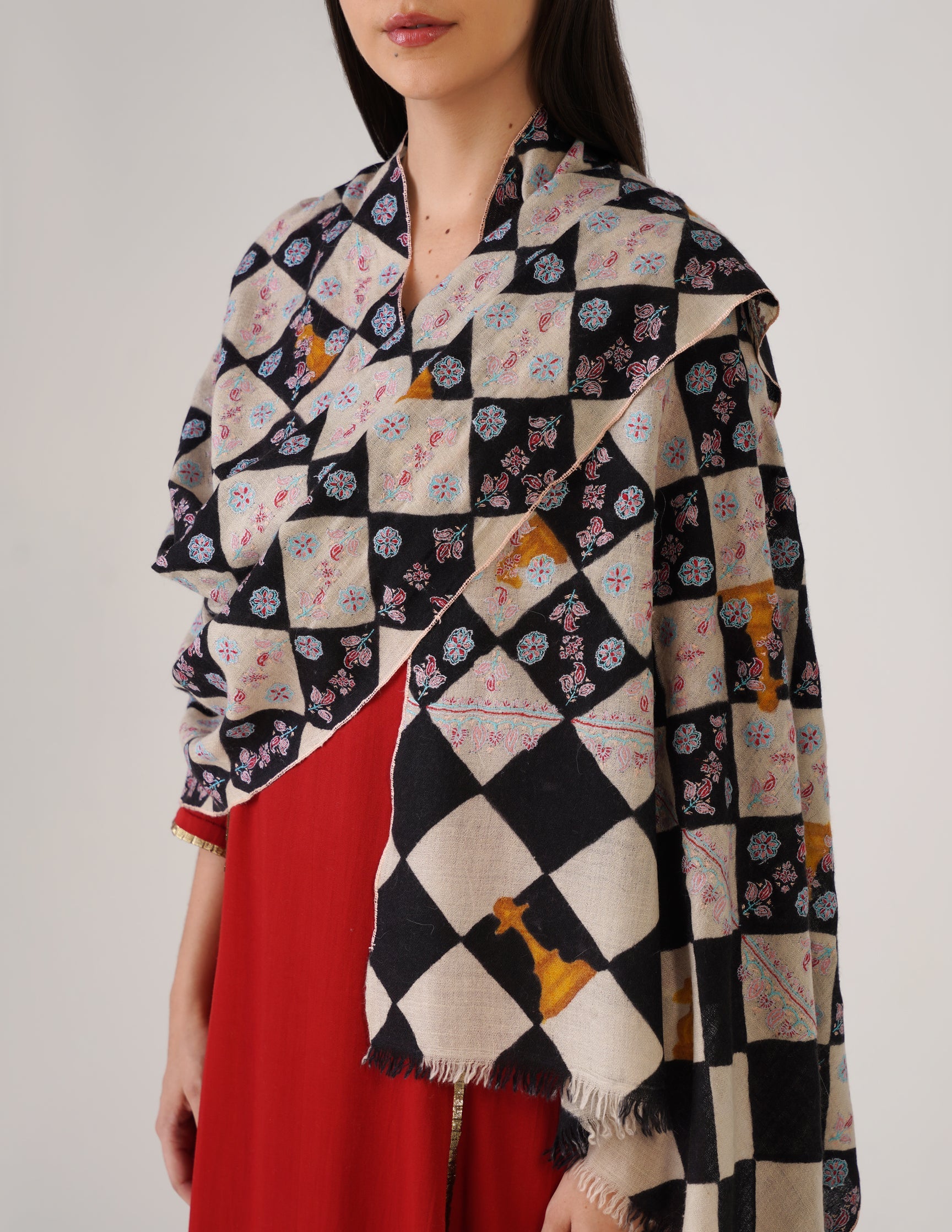 Kashmiri Handwoven Pashmina Sozni Stole Heavy – Black & White Chess | Handwoven Heritage