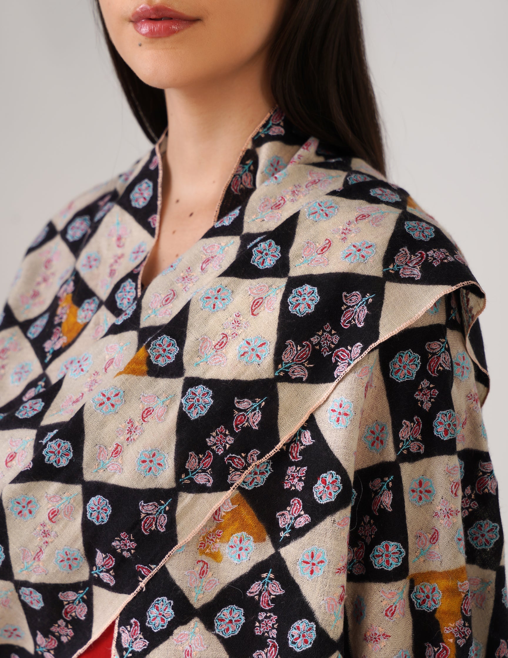 Kashmiri Handwoven Pashmina Sozni Stole Heavy – Black & White Chess | Handwoven Heritage