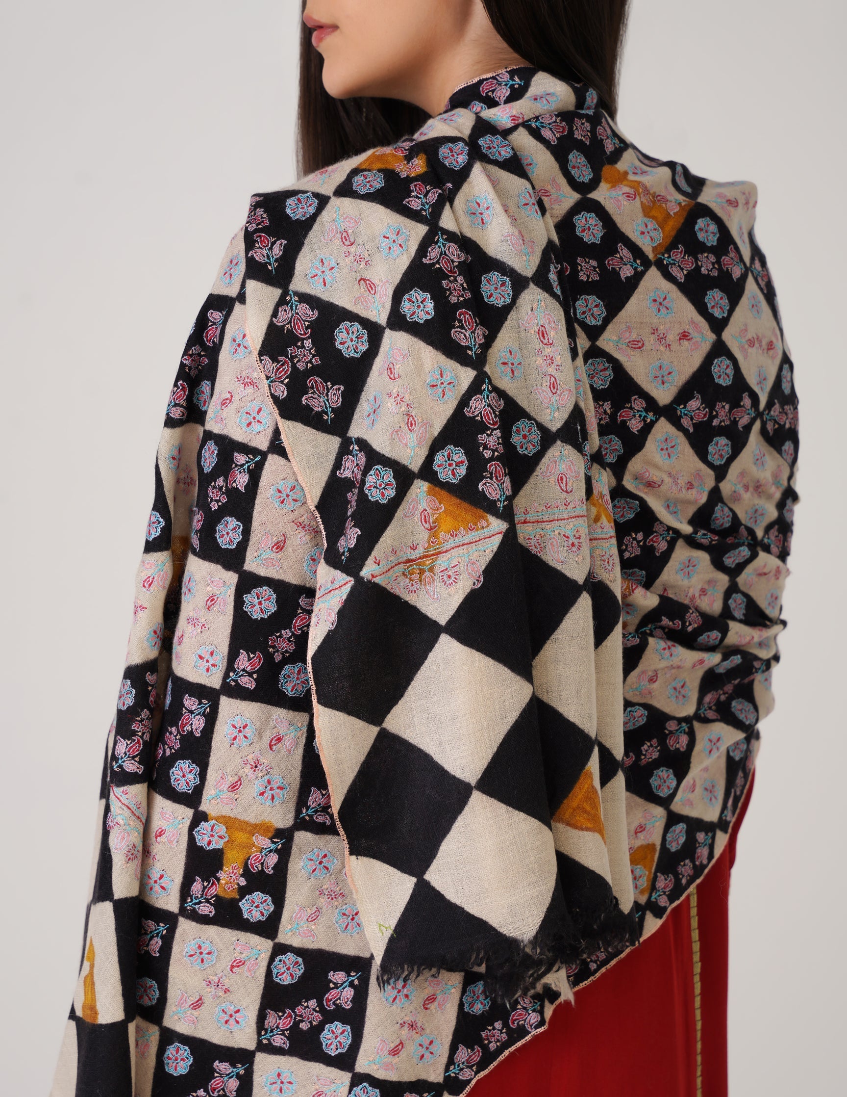 Kashmiri Handwoven Pashmina Sozni Stole Heavy – Black & White Chess | Handwoven Heritage