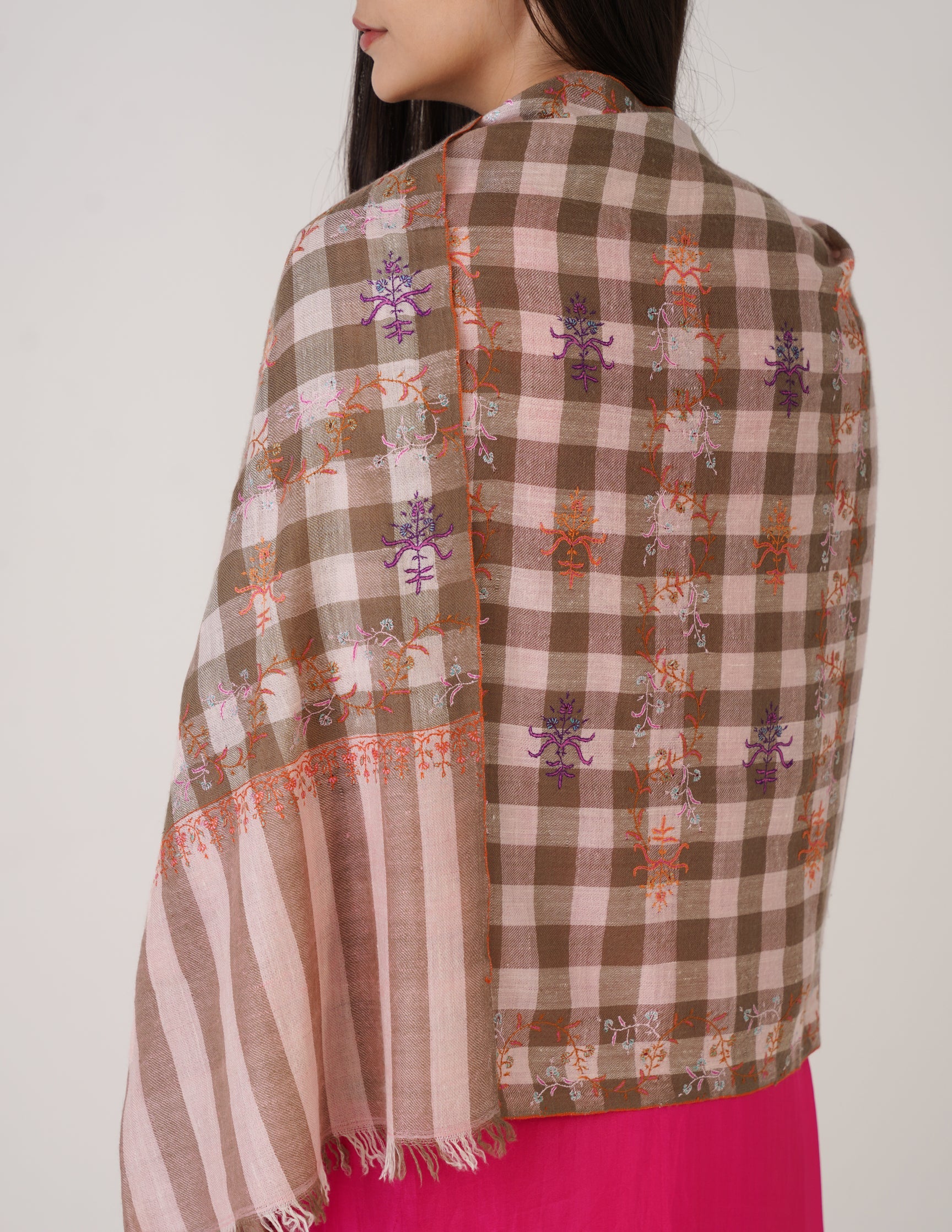Kashmiri Handwoven Pashmina Sozni Stole Modern Check – Natural & Baby Pink | Handwoven Heritage
