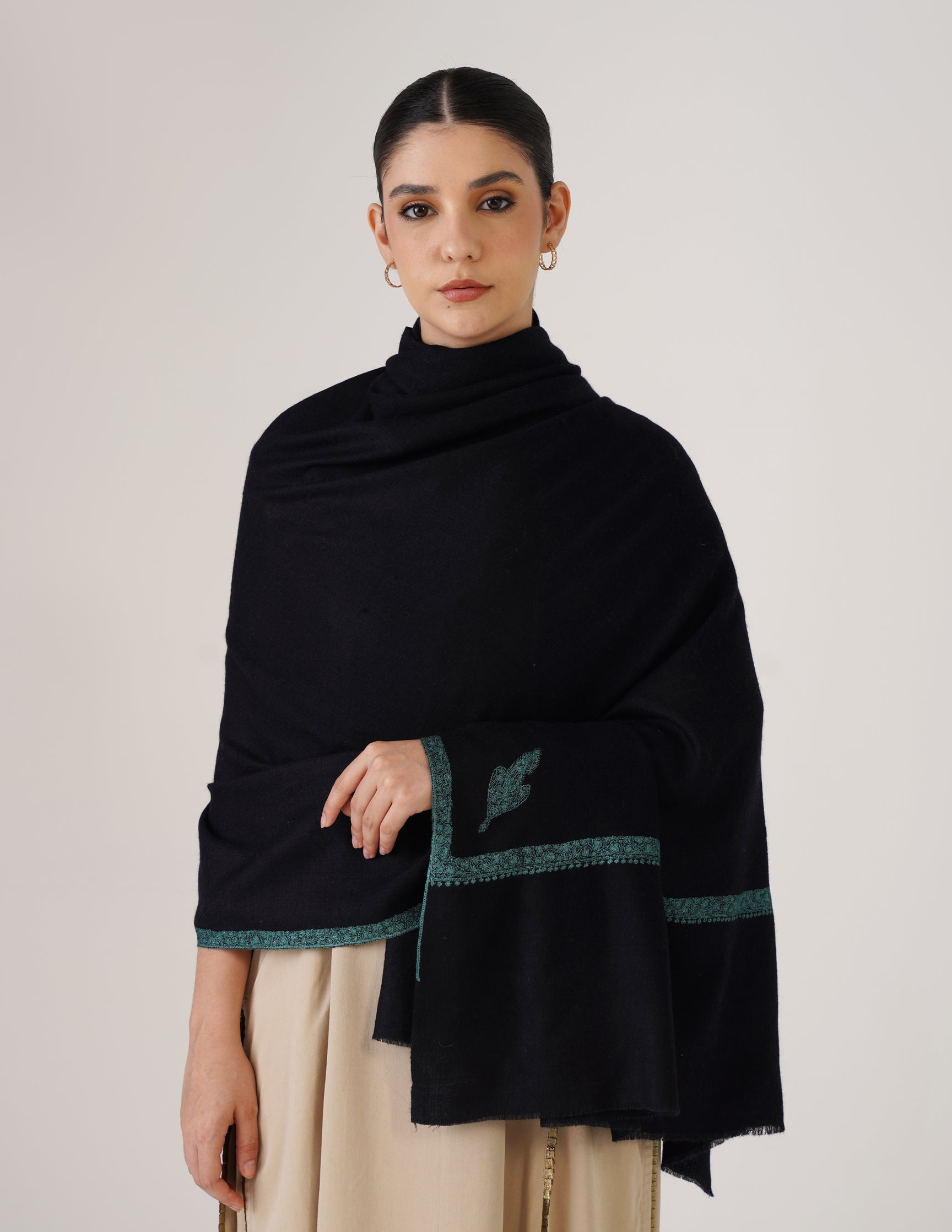Kashmiri Handwoven Pashmina Sozni Shawl Hashidaar – Black | Sea Green Heritage - Kashmir Box