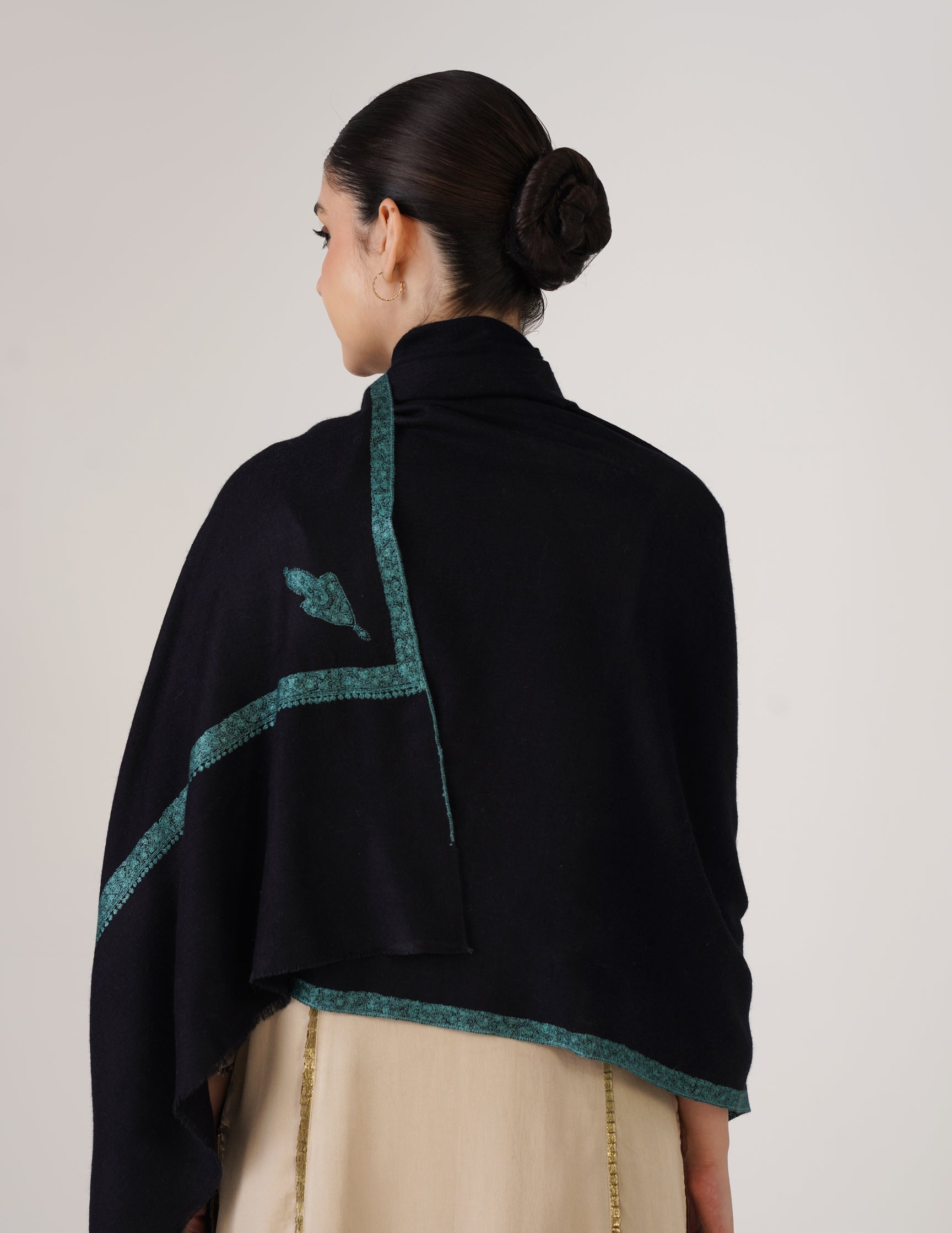 Kashmiri Handwoven Pashmina Sozni Shawl Hashidaar – Black | Sea Green Heritage - Kashmir Box