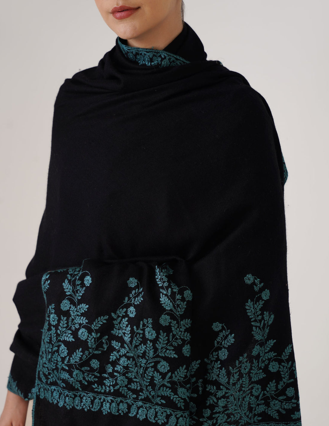 Kashmiri Handwoven Pashmina Sozni Shawl Paldaar – Black | Sea Green Heritage - Kashmir Box
