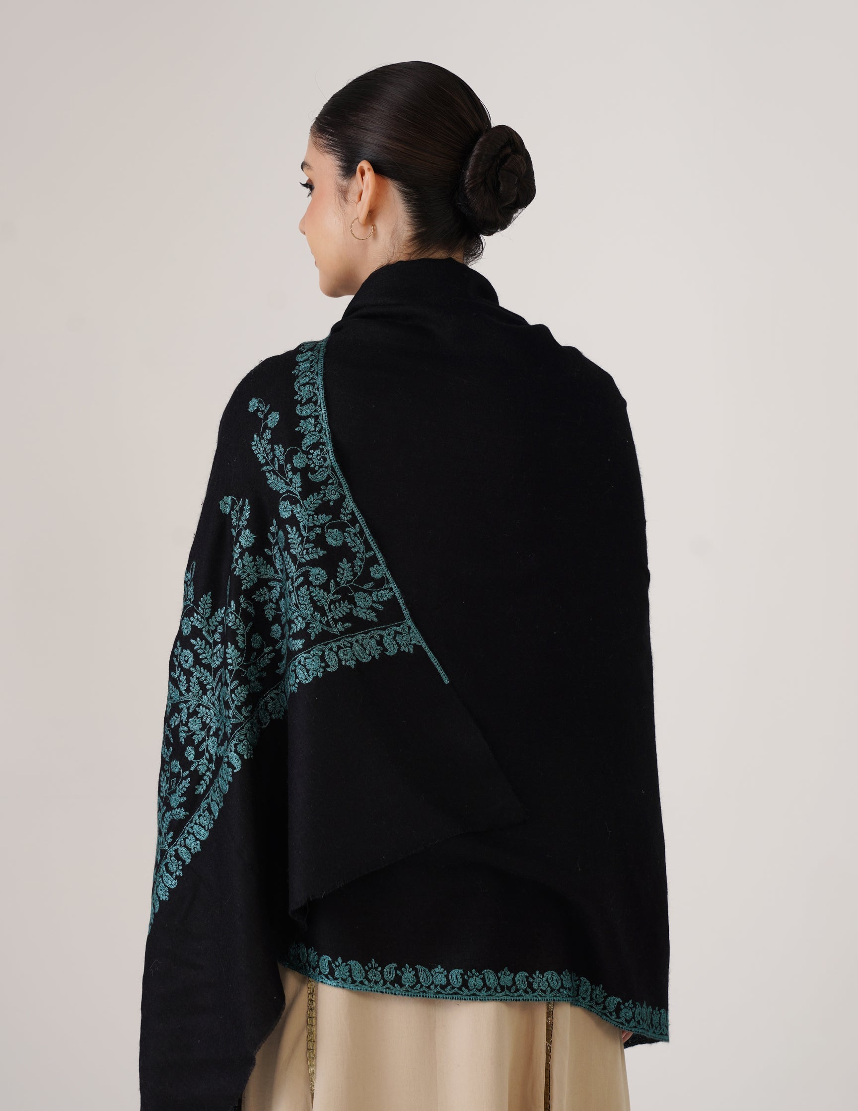 Kashmiri Handwoven Pashmina Sozni Shawl Paldaar – Black | Sea Green Heritage - Kashmir Box