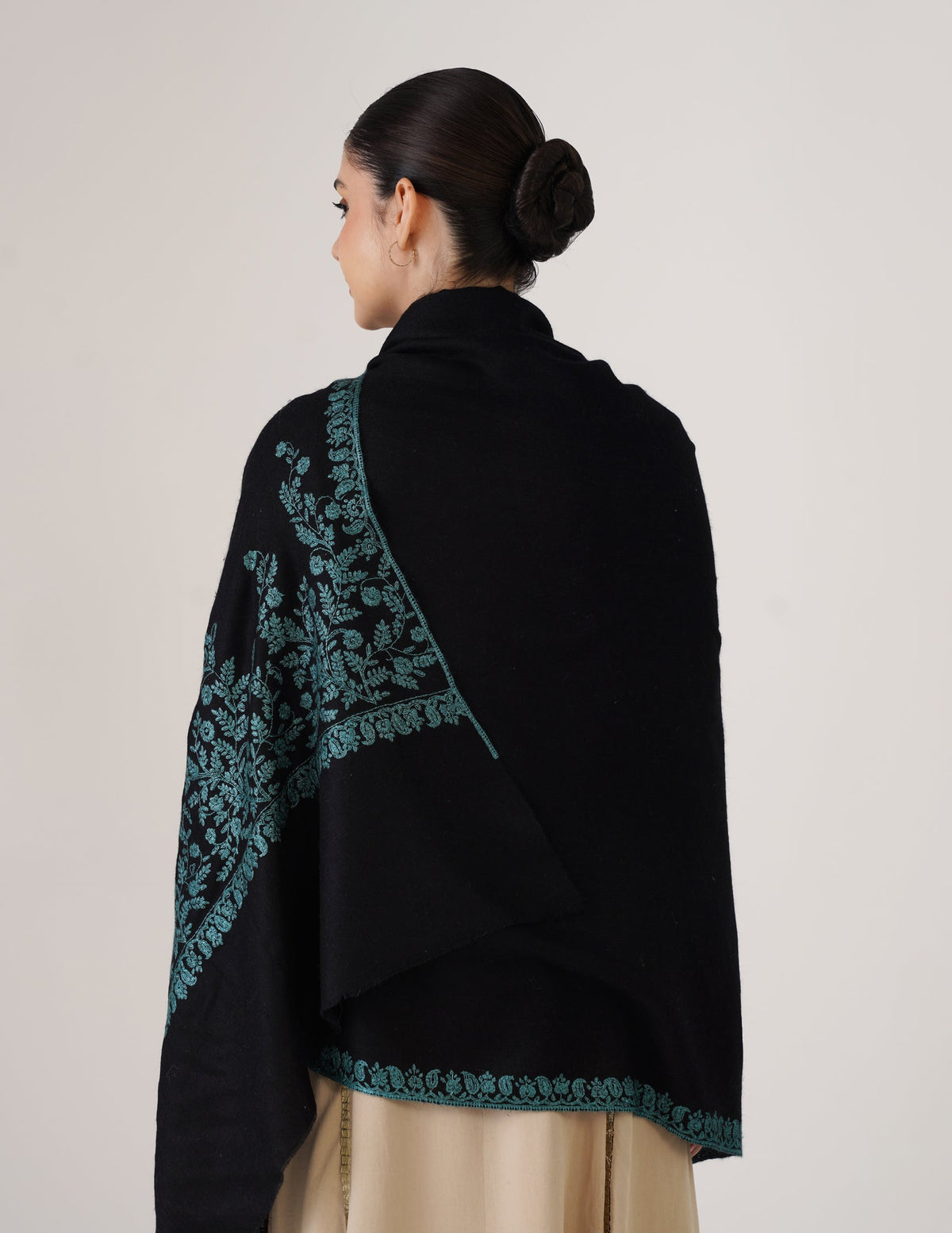Kashmiri Handwoven Pashmina Sozni Shawl Paldaar – Black | Sea Green Heritage - Kashmir Box