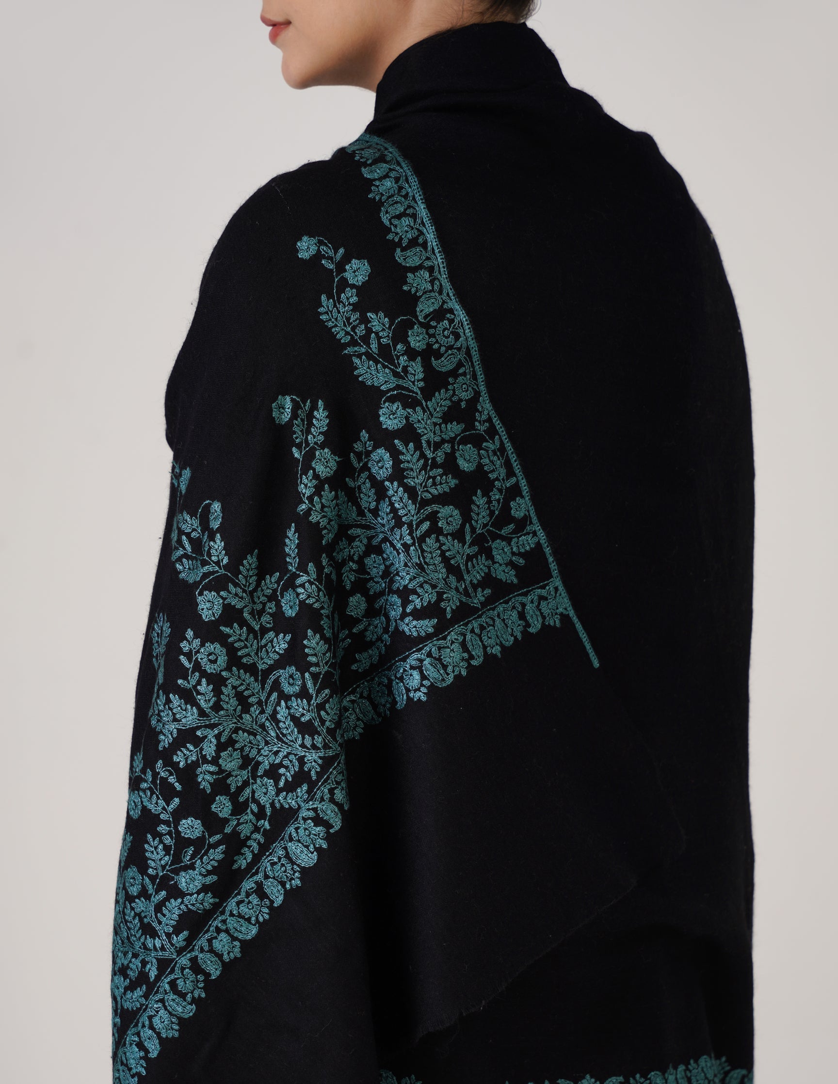 Kashmiri Handwoven Pashmina Sozni Shawl Paldaar – Black | Sea Green Heritage - Kashmir Box