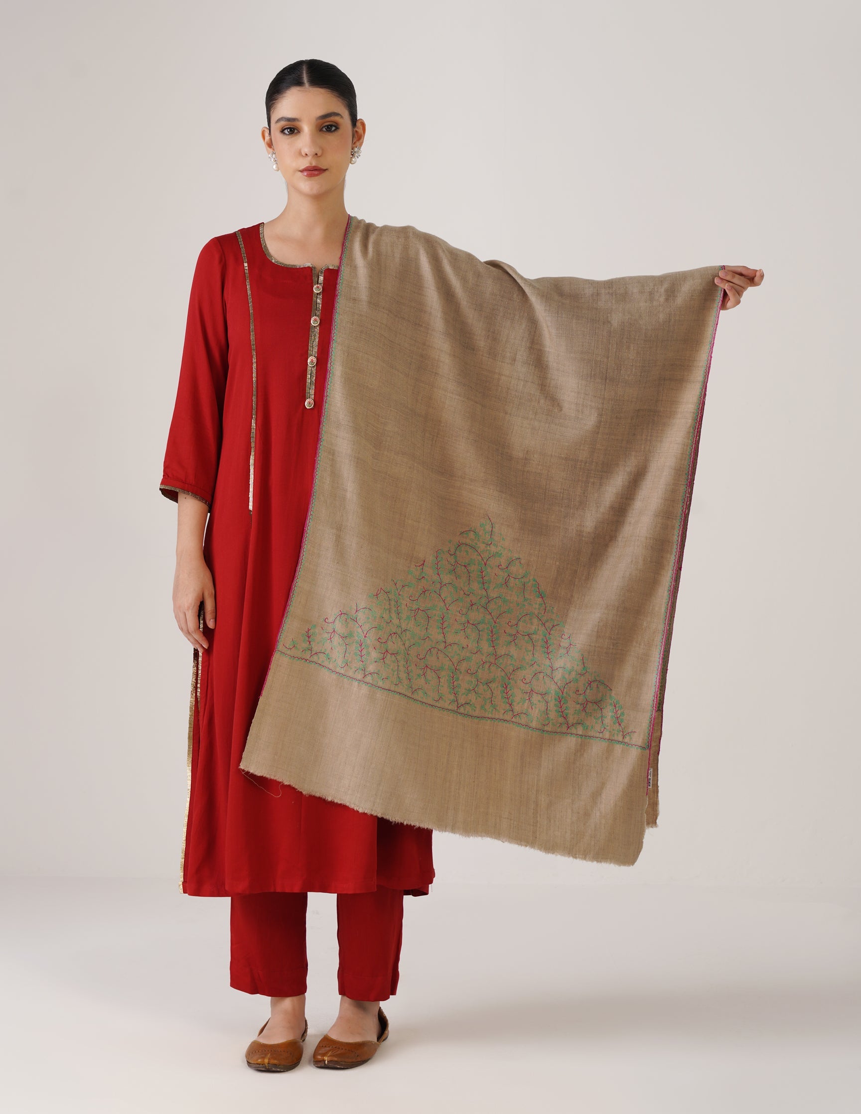 Kashmiri Handwoven Pashmina Sozni Stole Paldaar – Natural | Handwoven Heritage