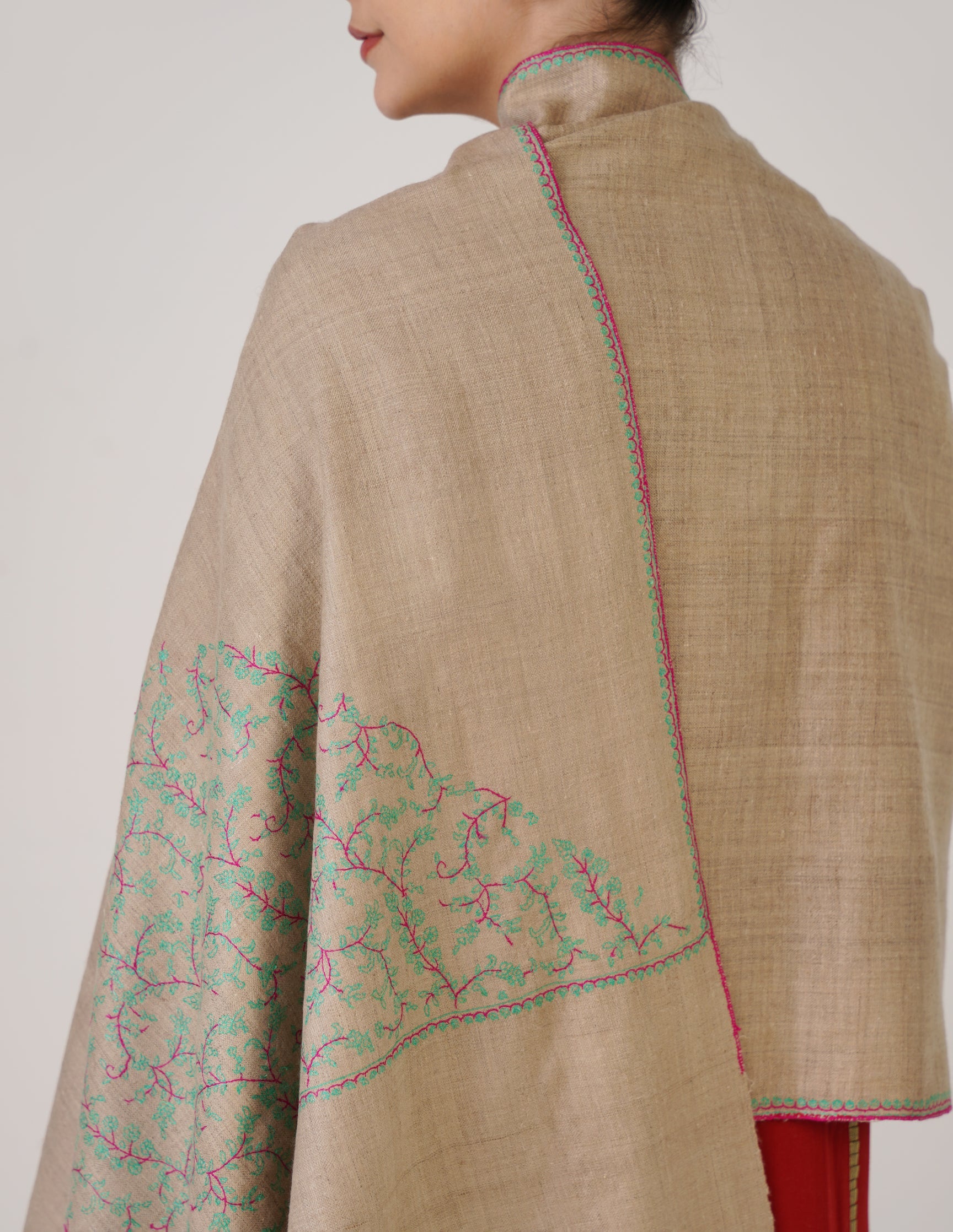 Kashmiri Handwoven Pashmina Sozni Stole Paldaar – Natural | Handwoven Heritage