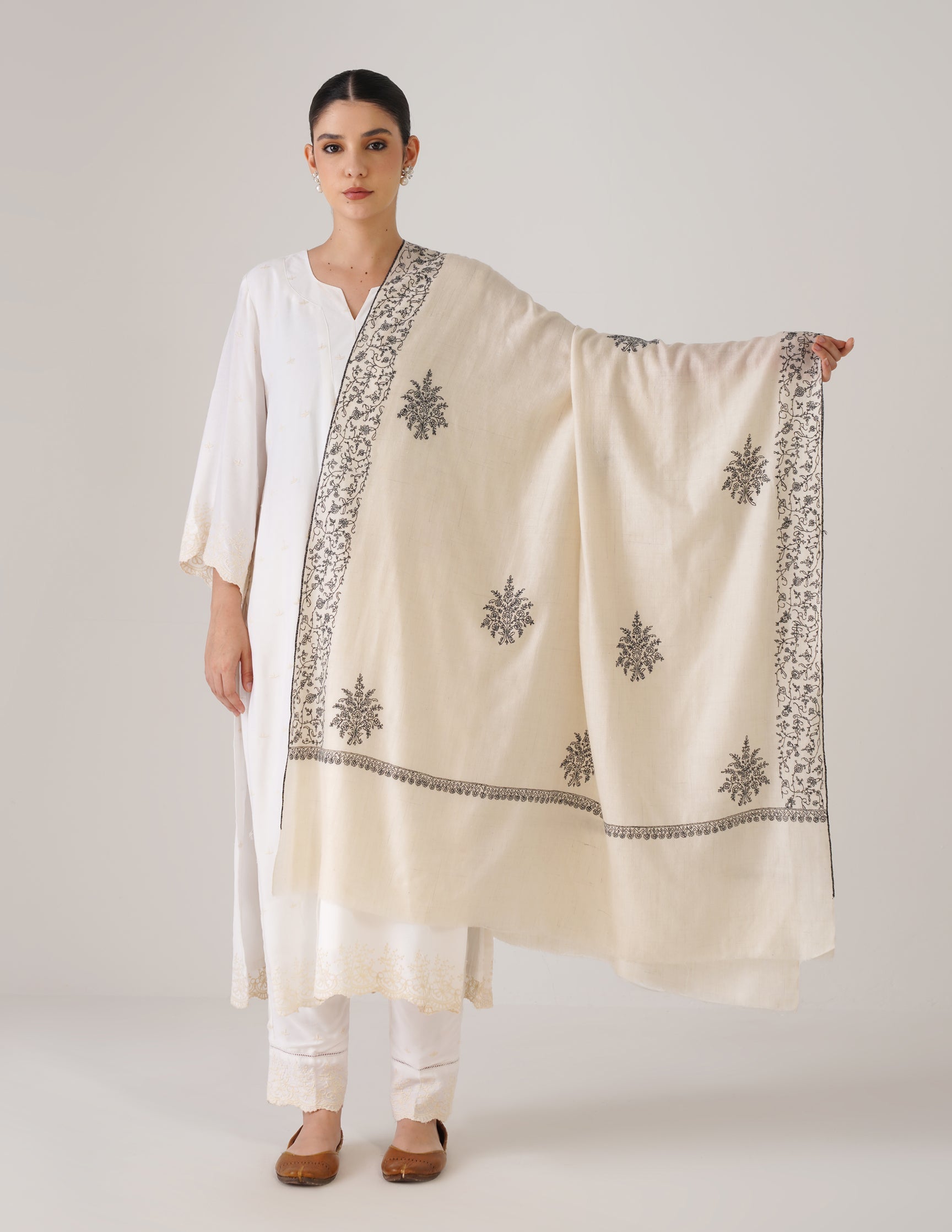 Kashmiri Handwoven Pashmina Sozni Shawl Bootidar – Off White | Black Heritage - Kashmir Box