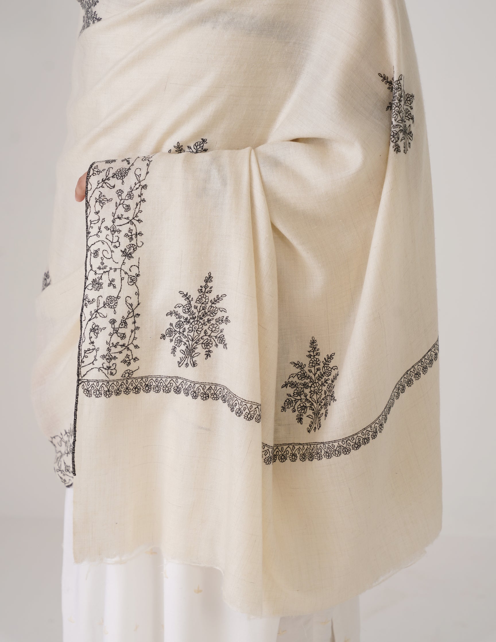 Kashmiri Handwoven Pashmina Sozni Shawl Bootidar – Off White | Black Heritage - Kashmir Box