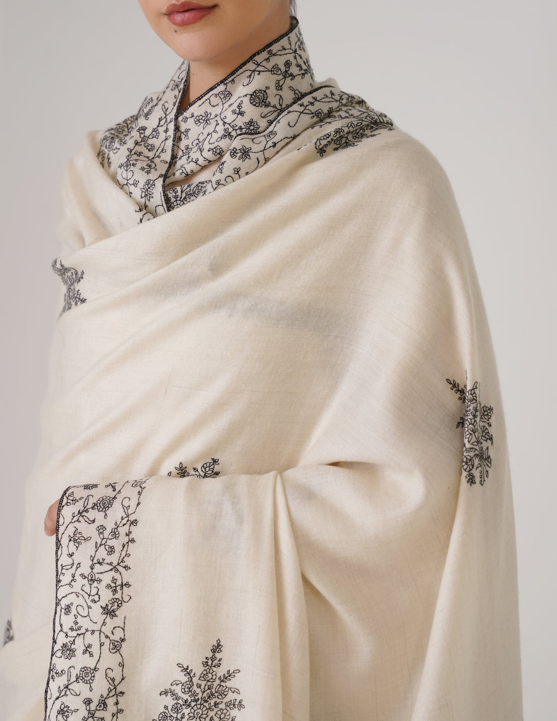 Kashmiri Handwoven Pashmina Sozni Shawl Bootidar – Off White | Black Heritage - Kashmir Box