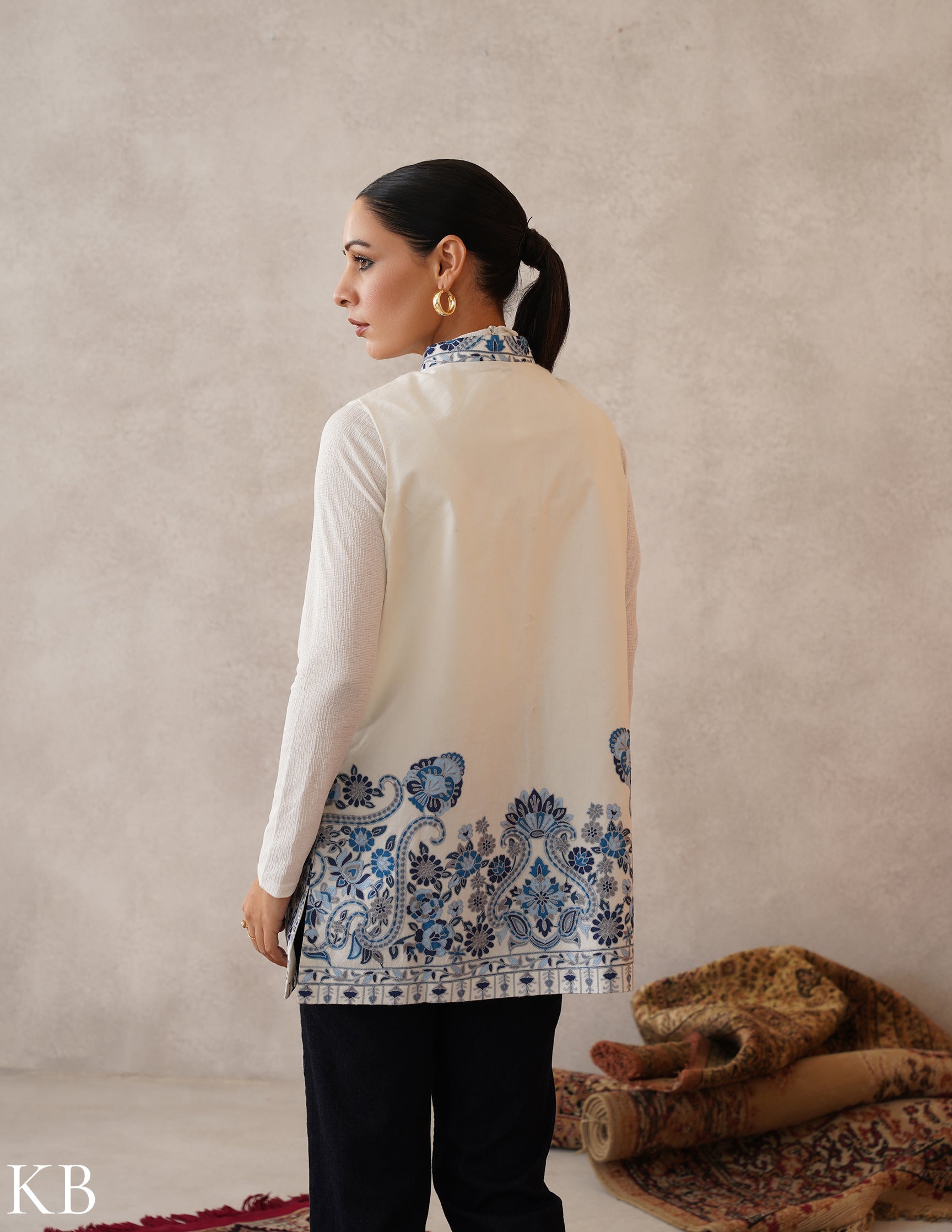 Nayaab Cream-White Kashmiri Aari Fine Wool Waistcoat - Kashmir Box