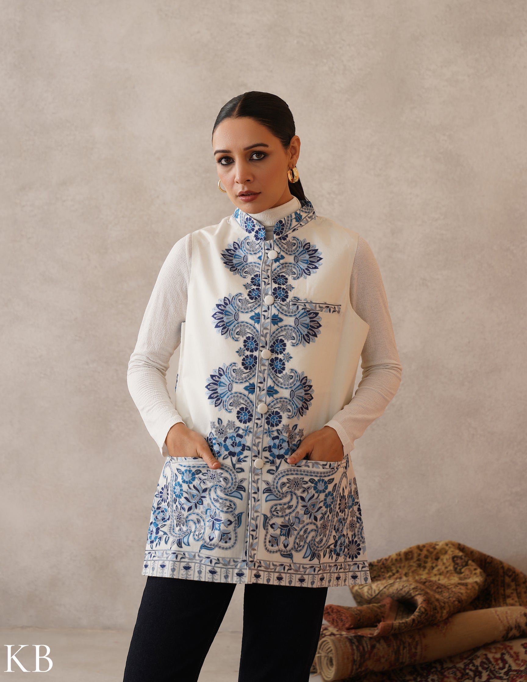 Nayaab Cream-White Kashmiri Aari Fine Wool Waistcoat - Kashmir Box