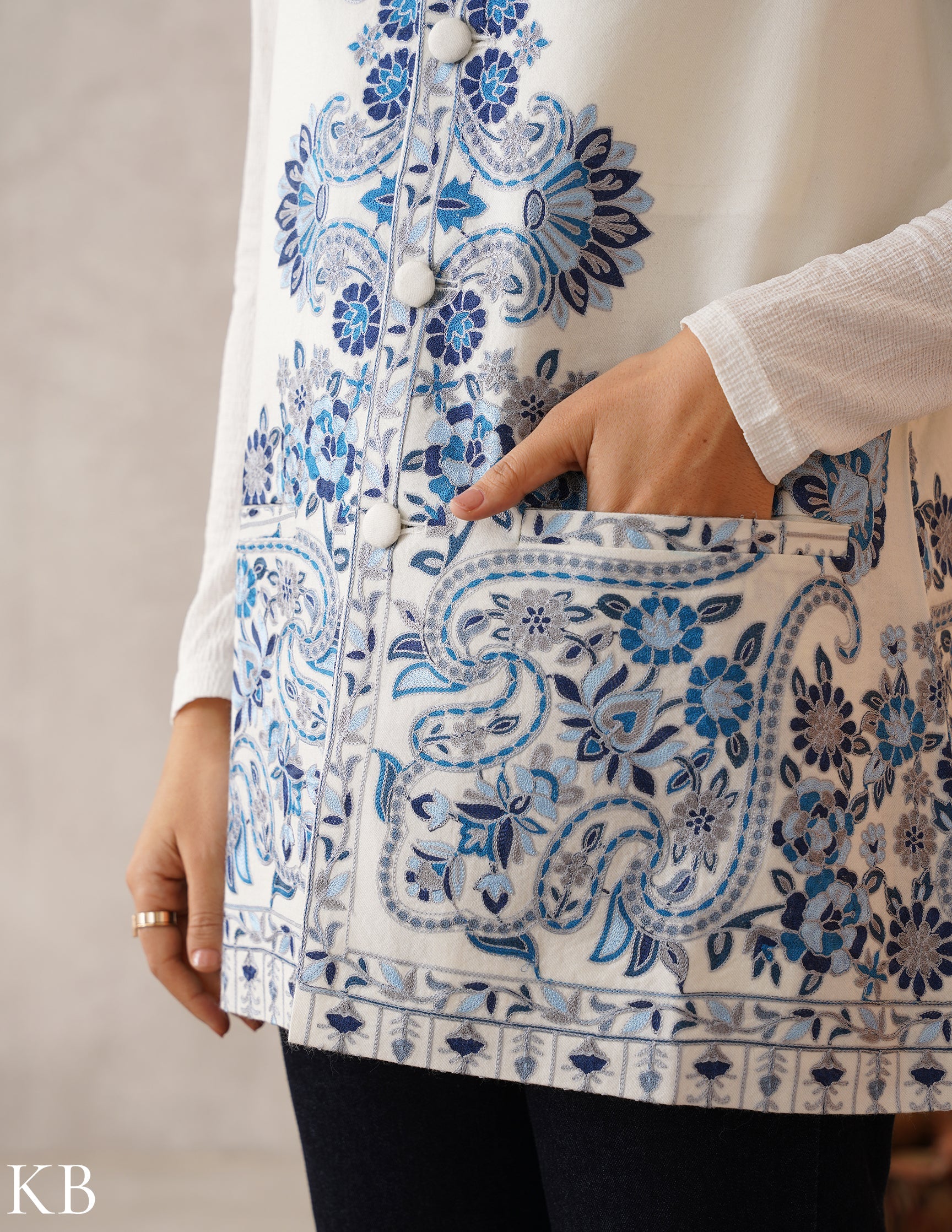 Nayaab Cream-White Kashmiri Aari Fine Wool Waistcoat - Kashmir Box