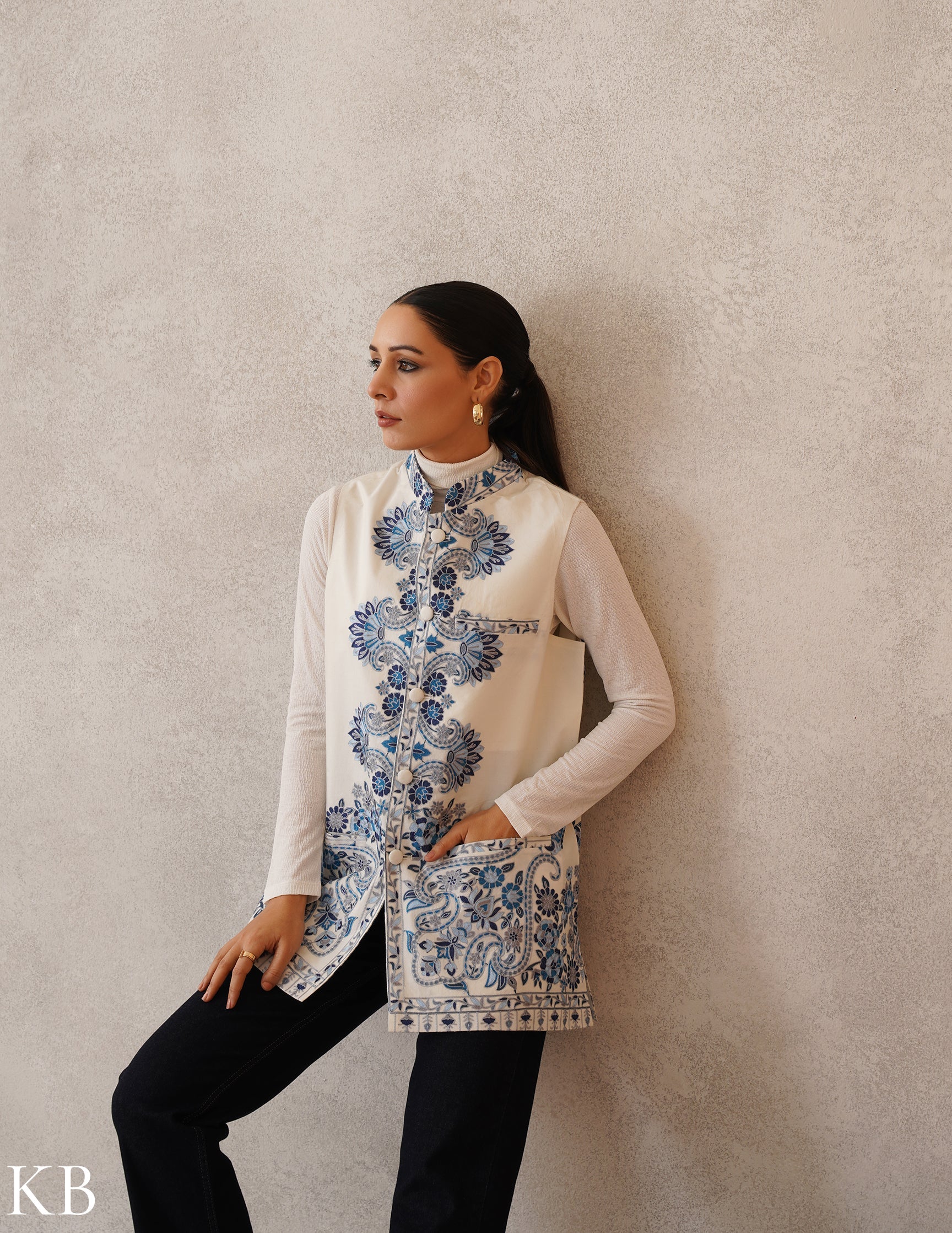 Nayaab Cream-White Kashmiri Aari Fine Wool Waistcoat - Kashmir Box