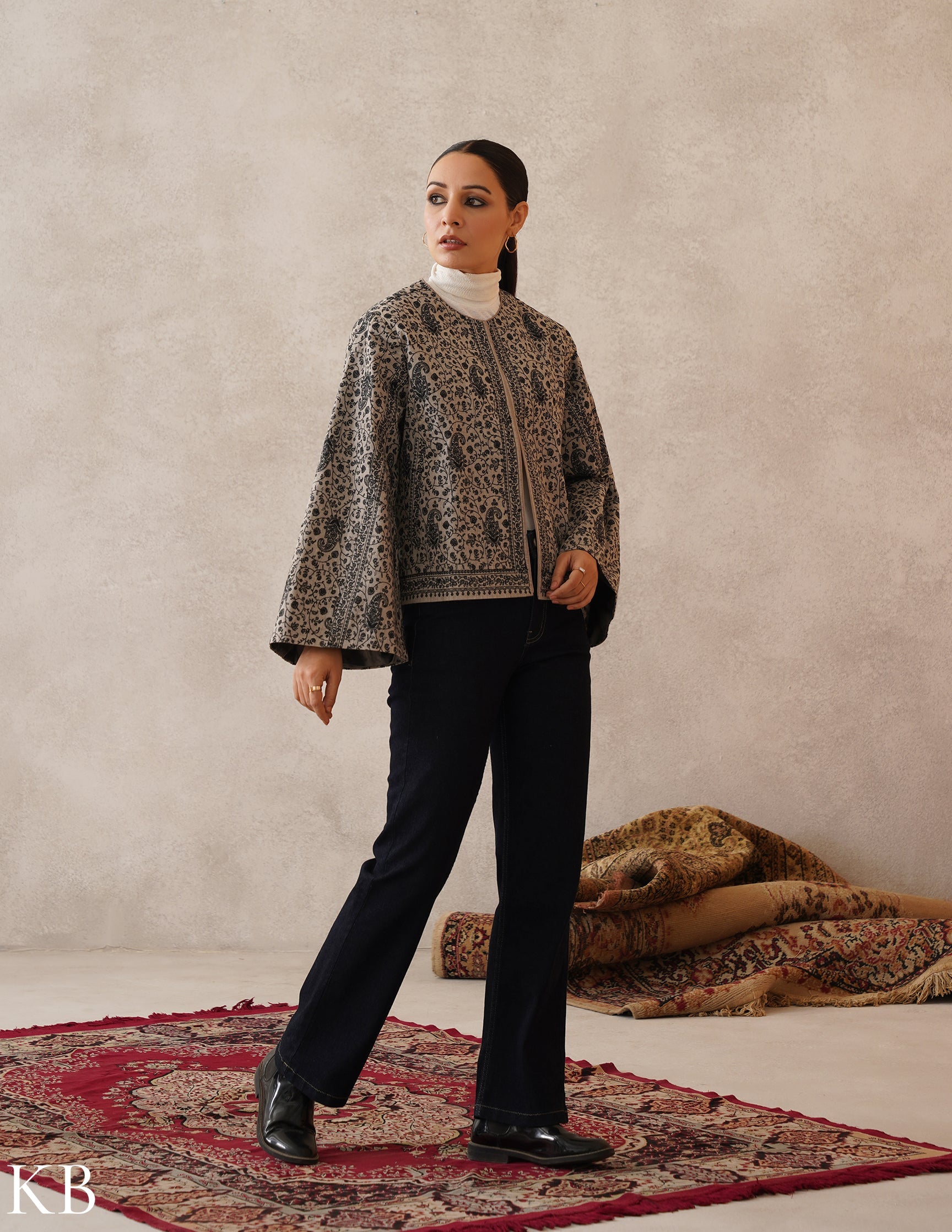 Nayaab Light Grey Kashmiri Sozni Fine Wool Cape Jacket