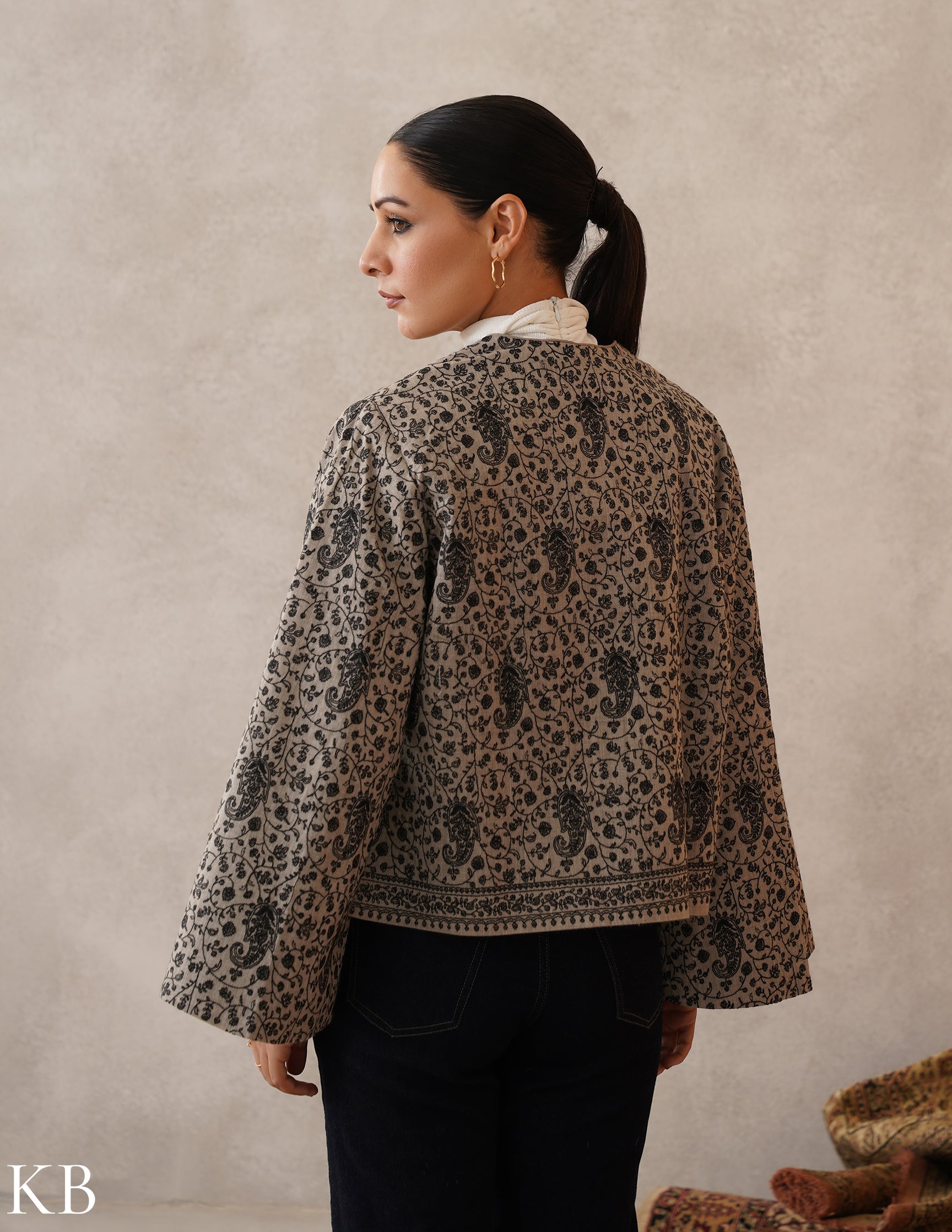 Nayaab Light Grey Kashmiri Sozni Fine Wool Cape Jacket - Kashmir Box