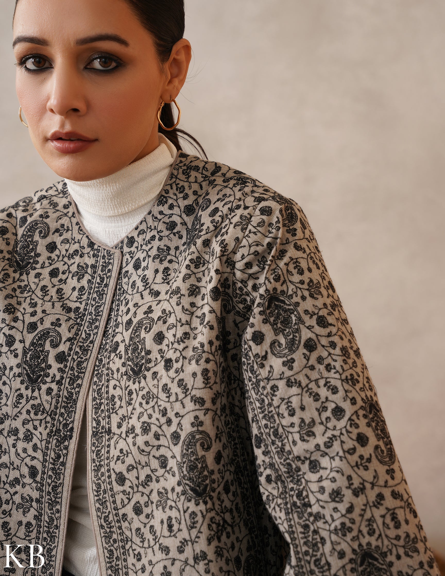 Nayaab Light Grey Kashmiri Sozni Fine Wool Cape Jacket - Kashmir Box