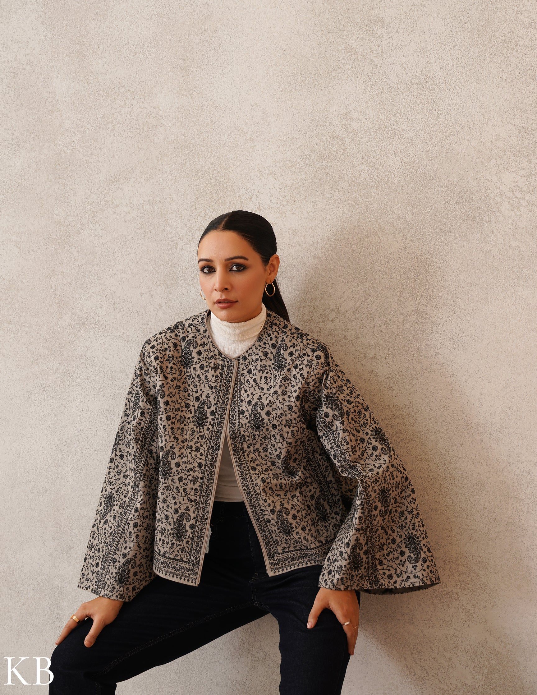 Nayaab Light Grey Kashmiri Sozni Fine Wool Cape Jacket