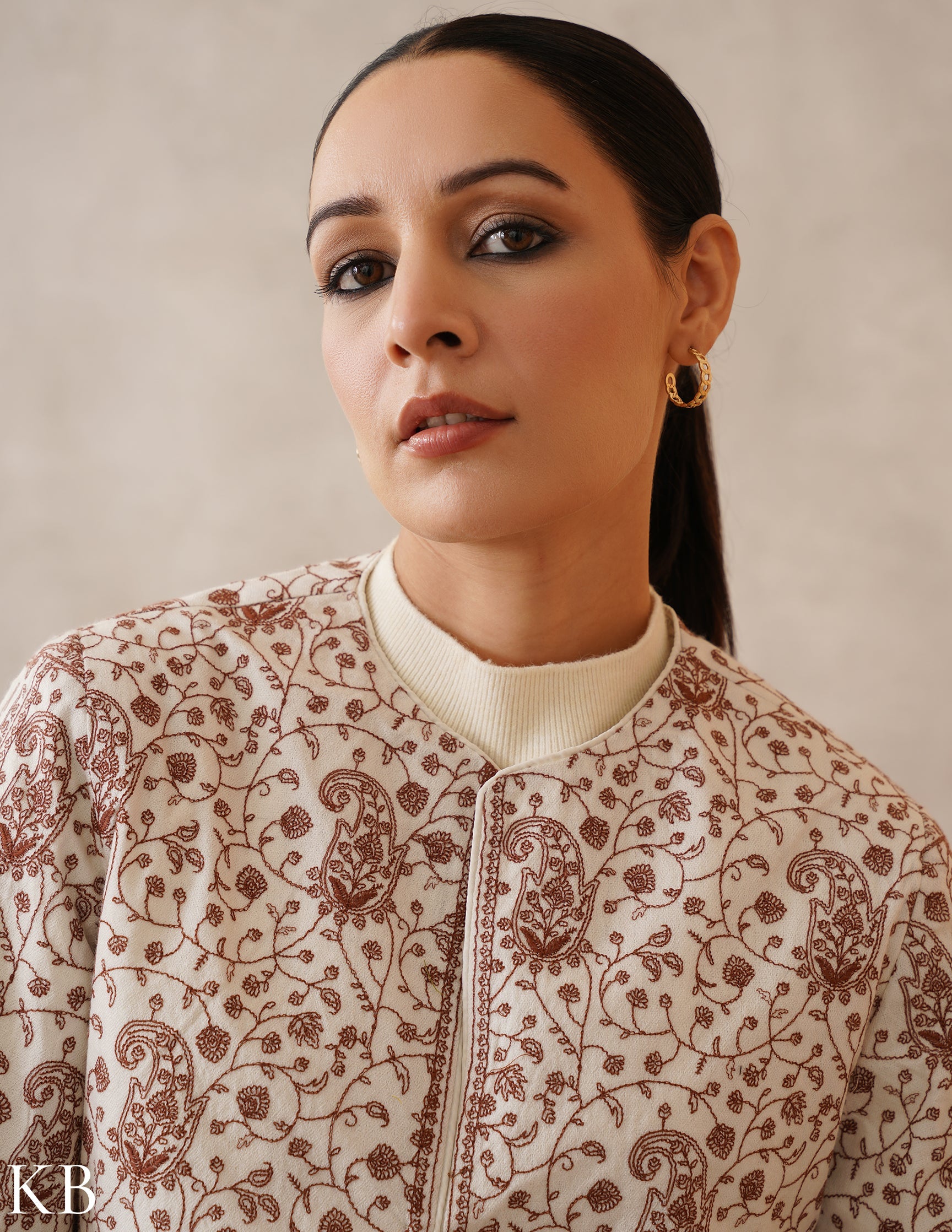 Nayaab Cream Kashmiri Sozni Fine Wool Cape Jacket - Kashmir Box