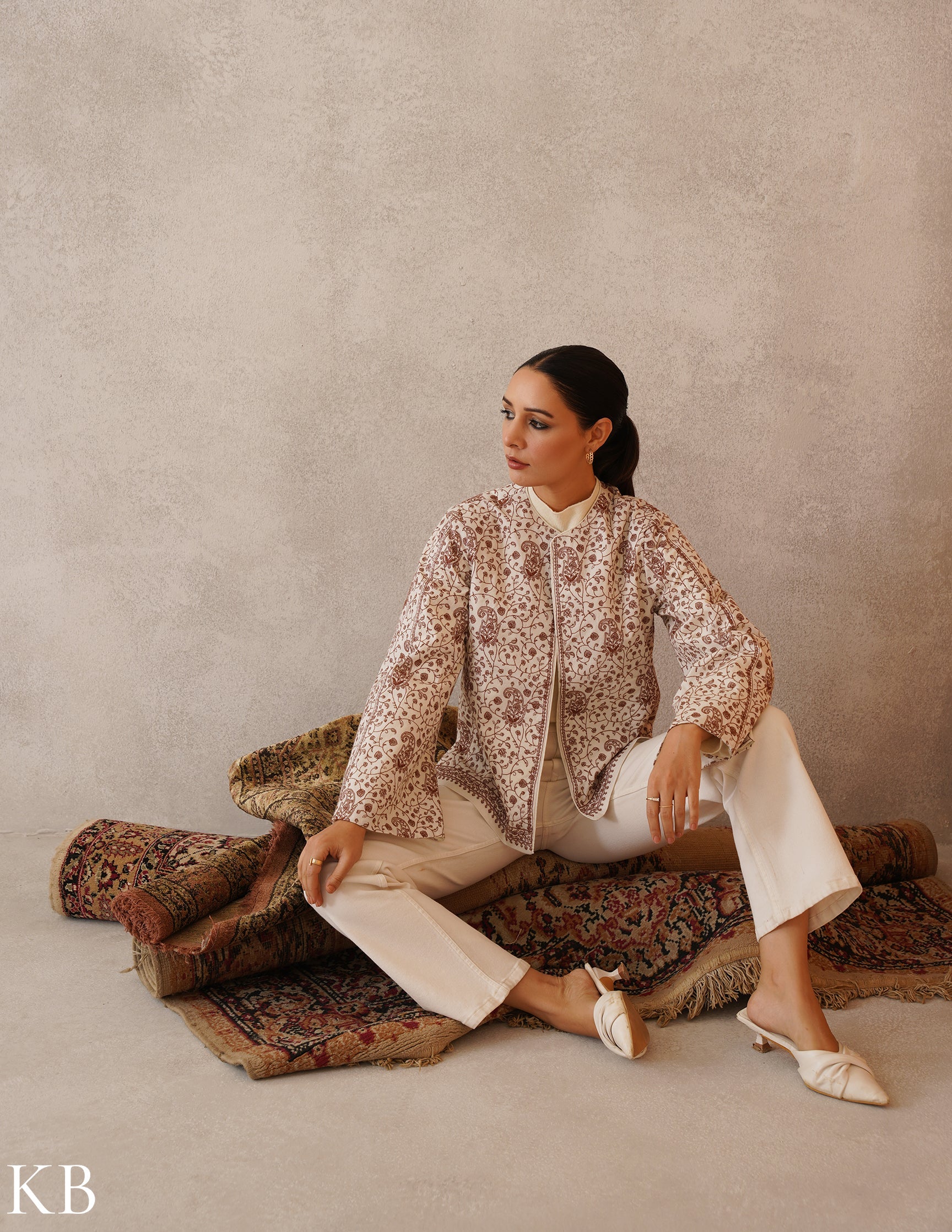 Nayaab Cream Kashmiri Sozni Fine Wool Cape Jacket - Kashmir Box