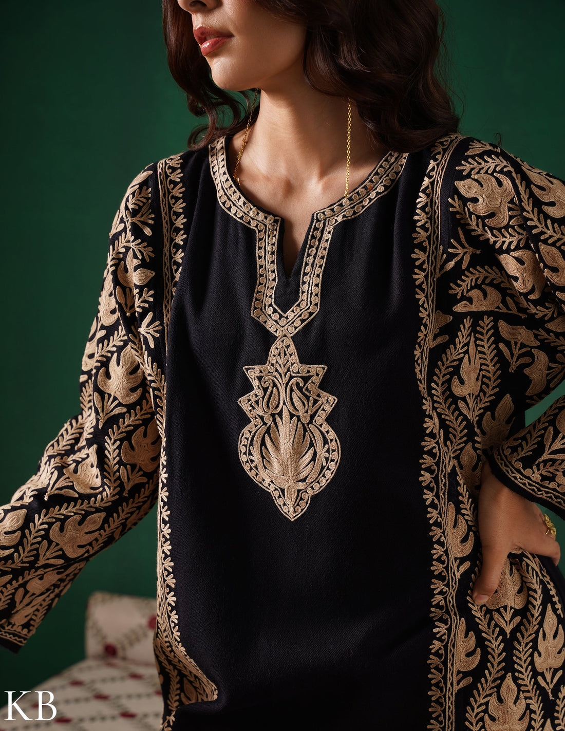Kashmiri Light Brown Aari Embroidered Woollen Phiran – Black | Timeless Winter Wear