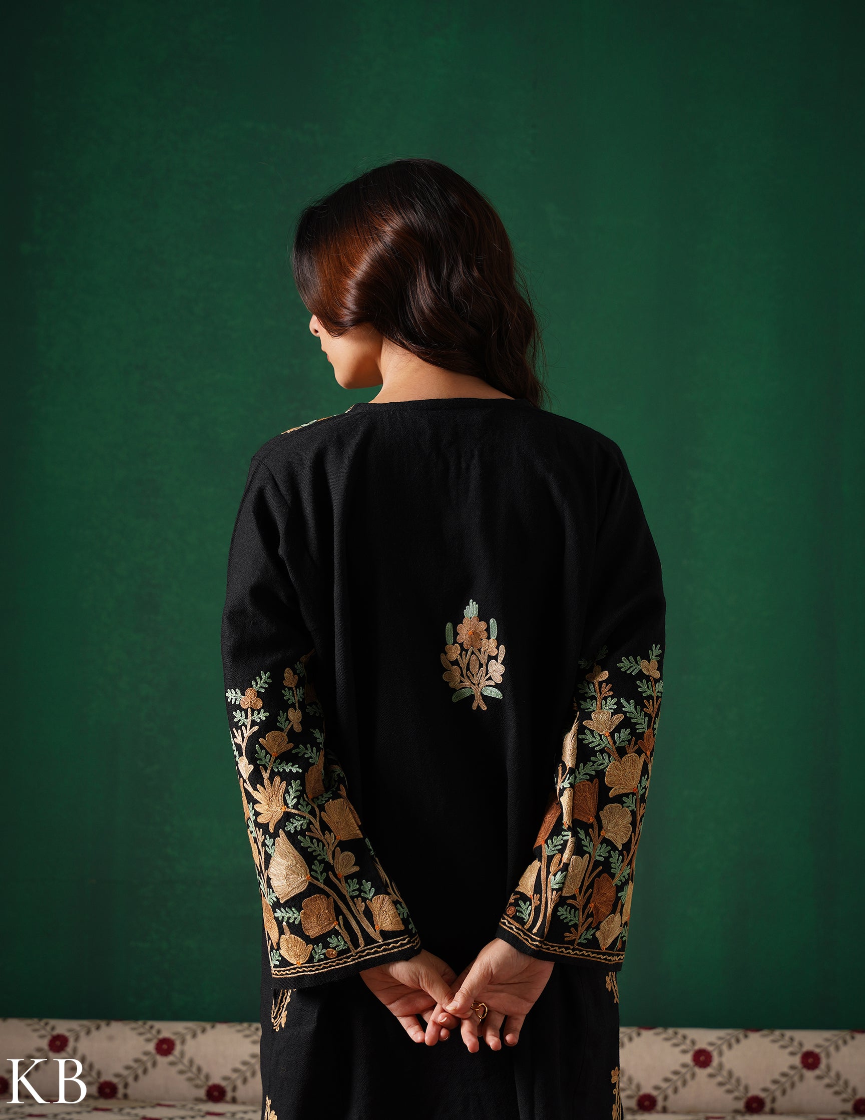 Rang-e-Khizan Pure Luxurious Wool Black Aari Phiran