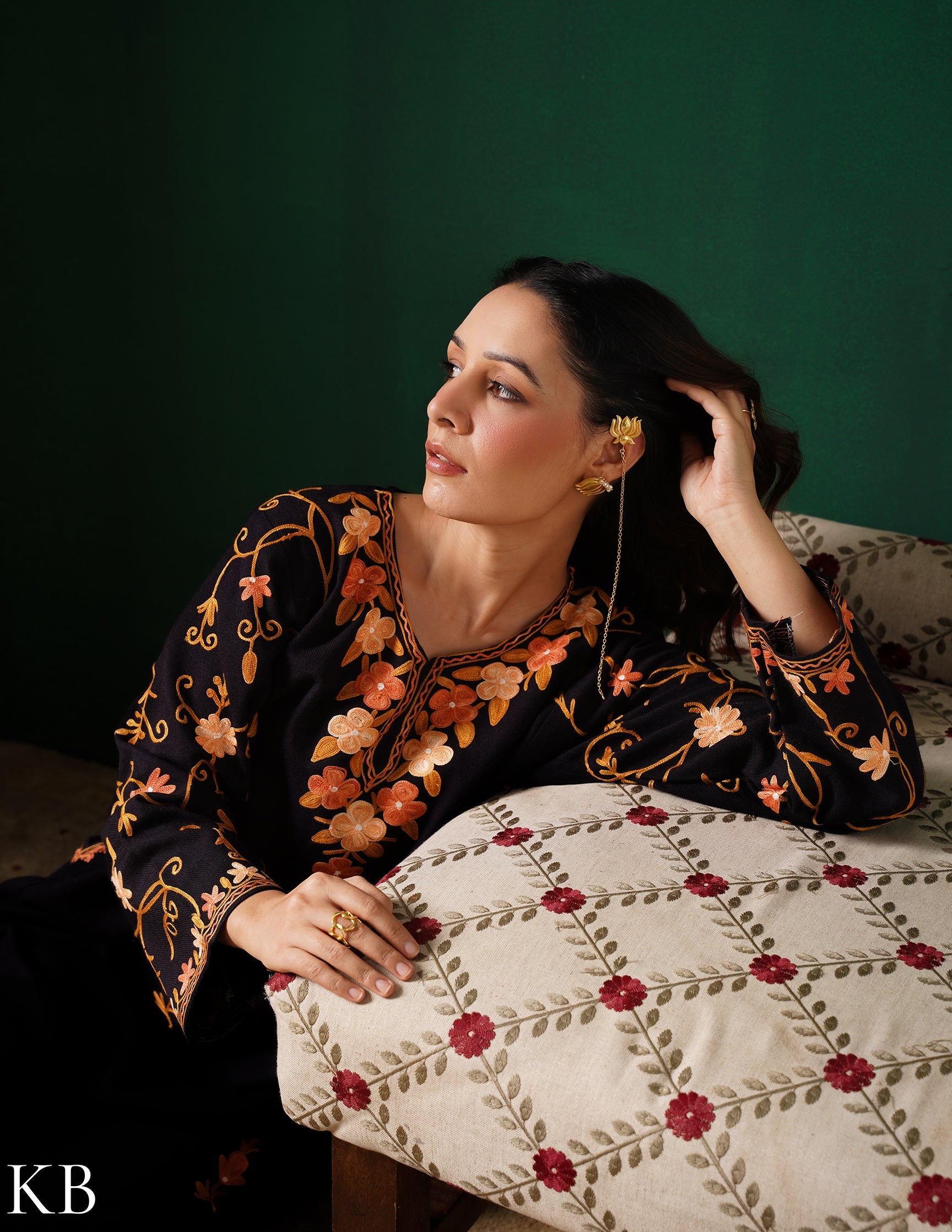 Kashmiri Pink & Brown Aari Embroidered Woollen Phiran – Black | Timeless Winter Wear - Kashmir Box