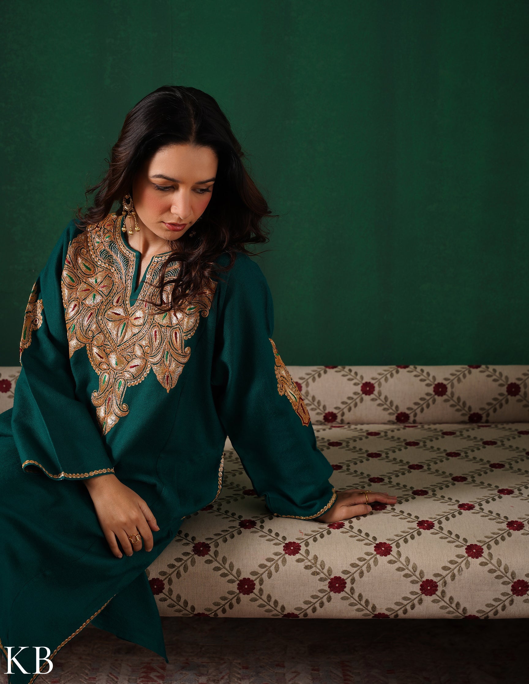 Kashmiri Golden Boti Tilla Embroidered Woollen Phiran – Bottle Green | Handcrafted Heritage