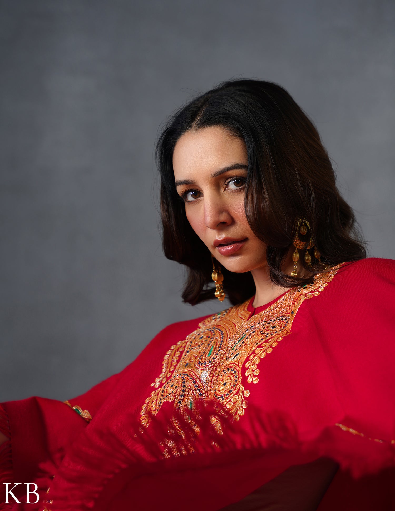 Kashmiri Golden Boti Tilla Embroidered Woollen Poncho – Red | Handcrafted Heritage