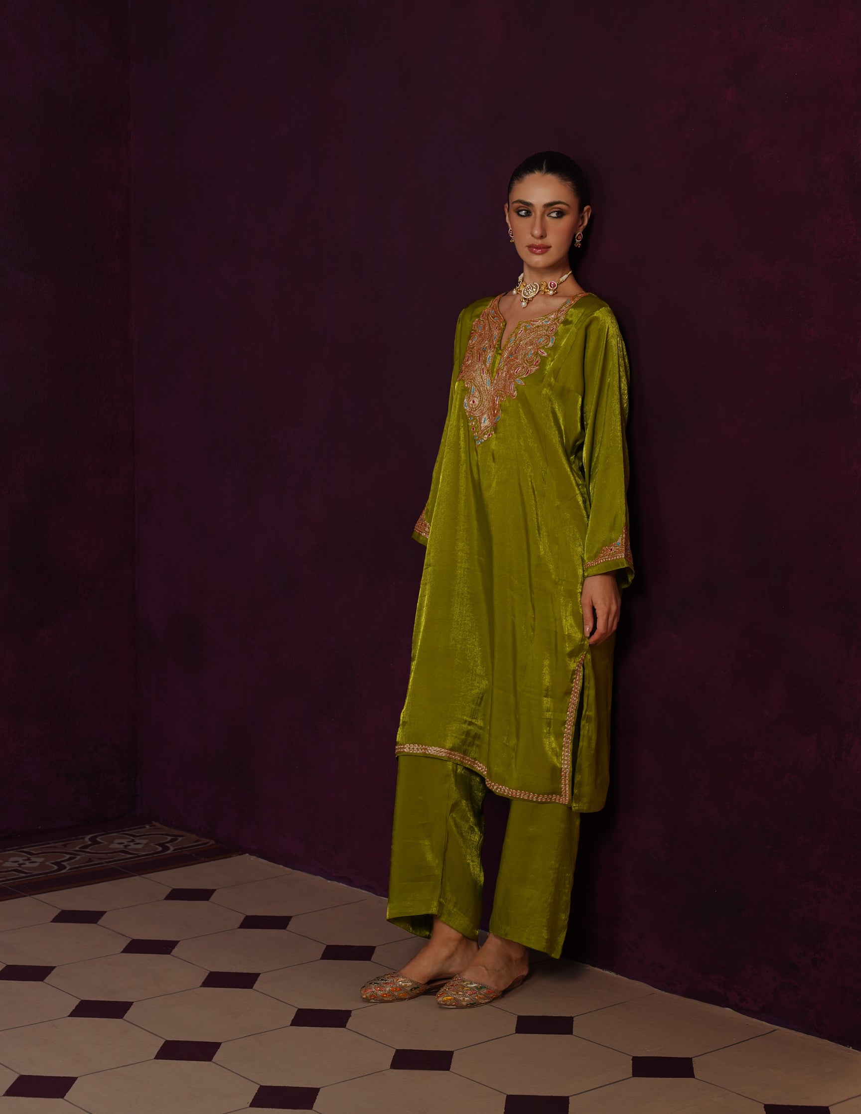 Kashmiri Tilla & Thread Embroidered Silk Phiran Set – Mustard Green
