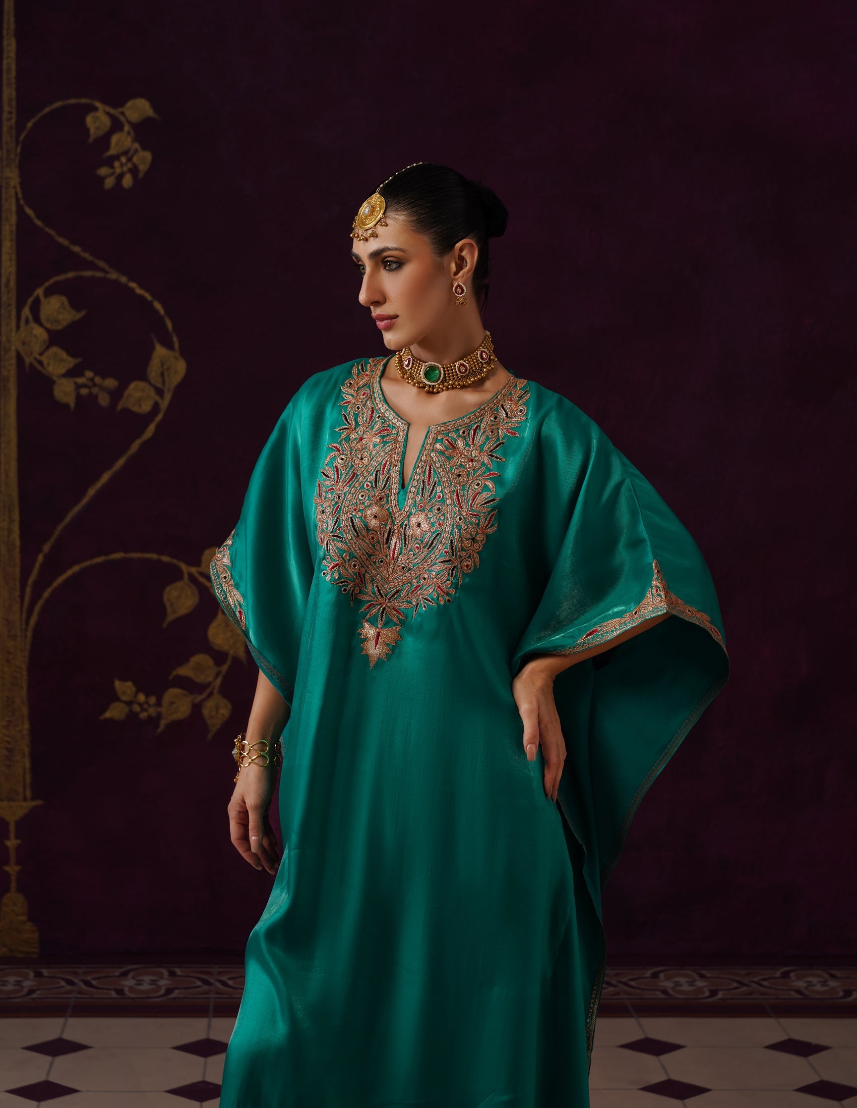 Kashmiri Tilla & Thread Embroidered Silk Kaftan Set – Emerald Green