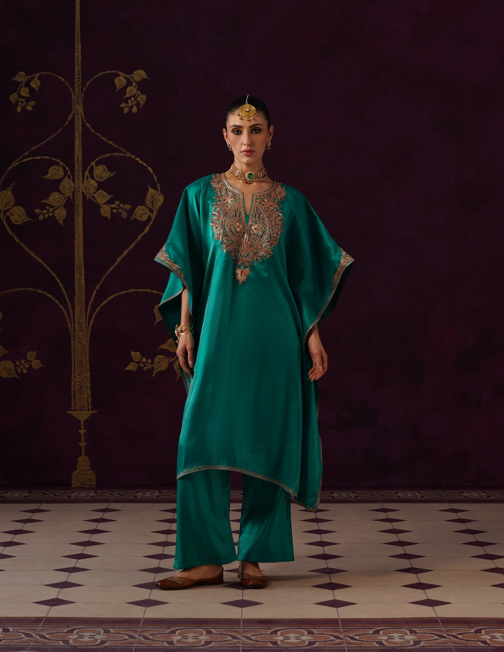Kashmiri Tilla & Thread Embroidered Silk Kaftan Set – Emerald Green