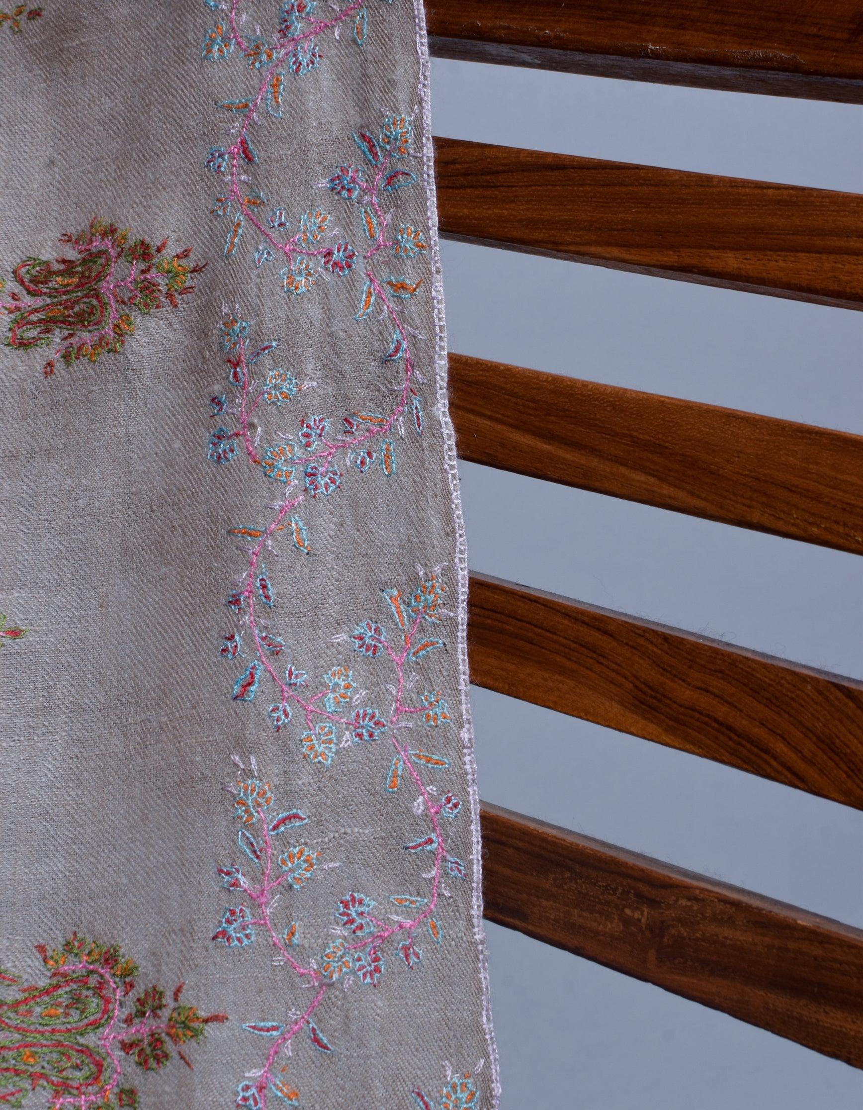 Modern Ash Grey Handwoven Sozni Embroidered Cashmere Pashmina Stole - Kashmir Box