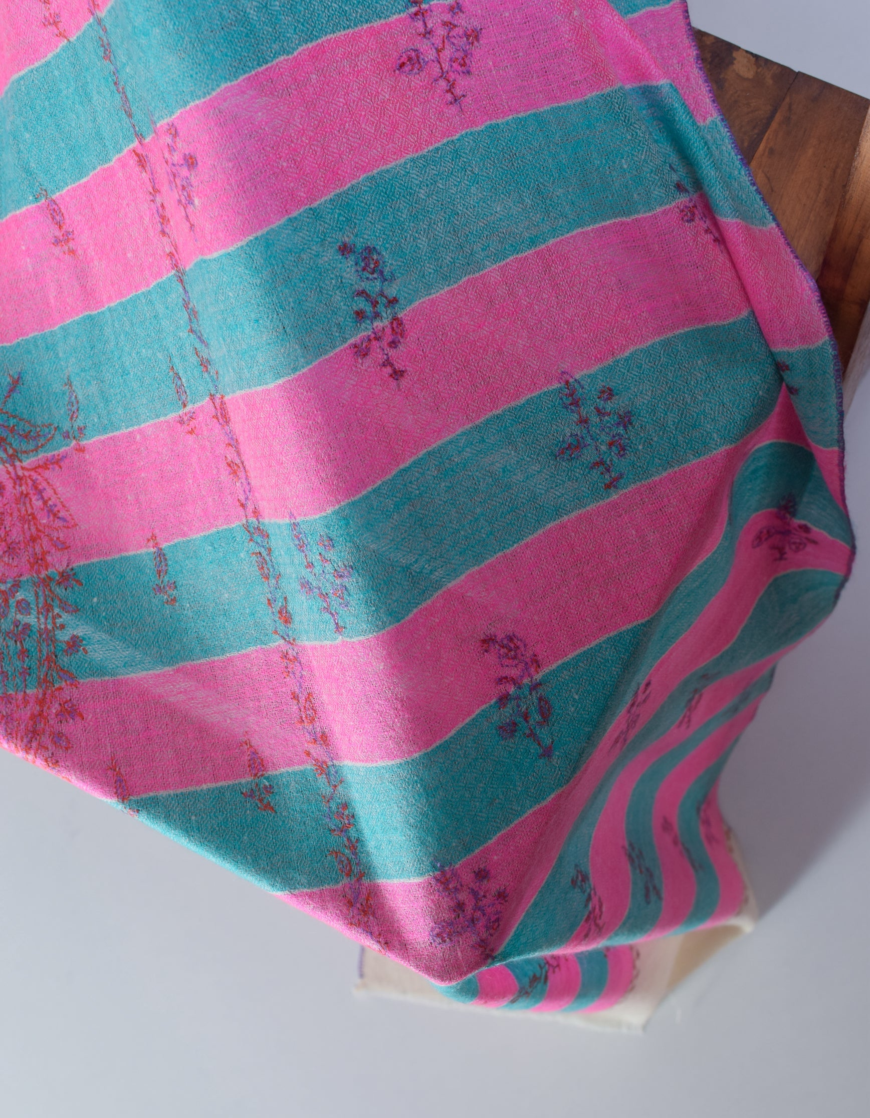 Cream Handwoven Dual Pattern Embroidered Cashmere Pashmina Stole - Kashmir Box