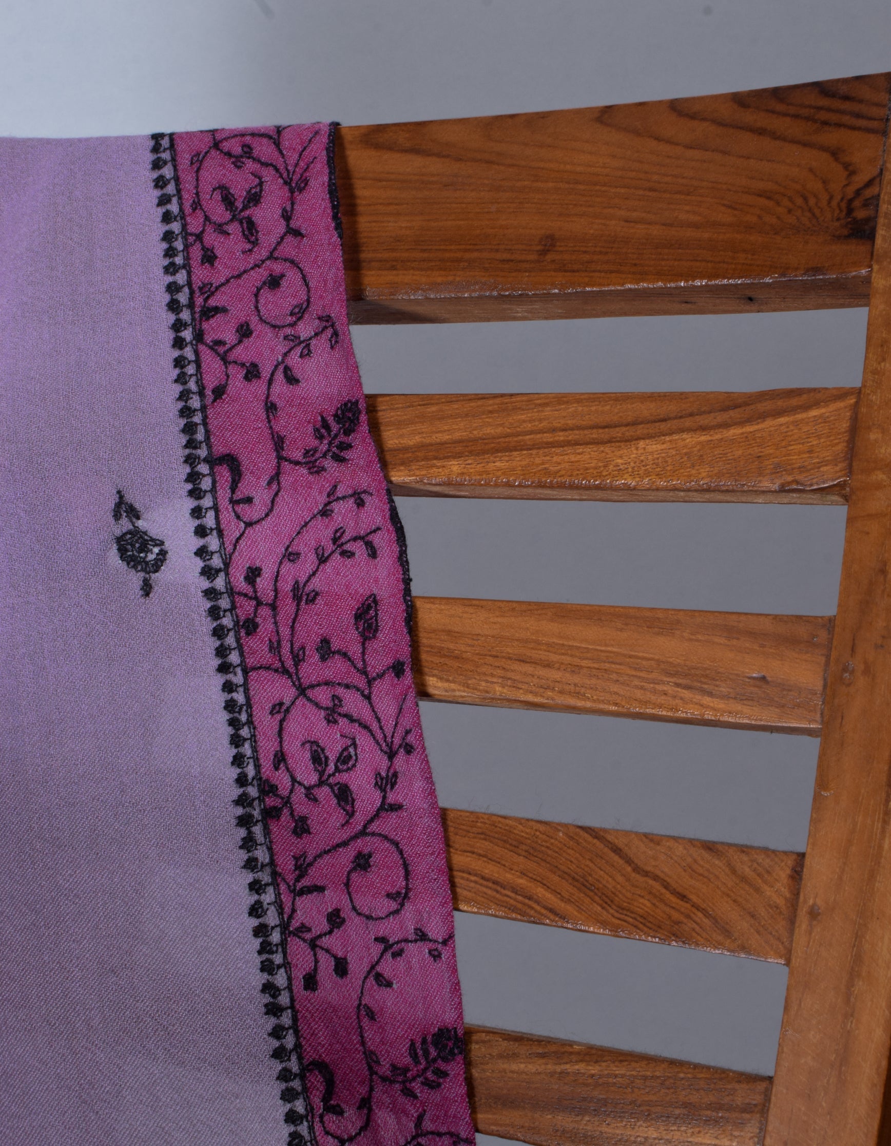 Light Lavender Handwoven Sozni Border Embroidered Cashmere Pashmina Stole - Kashmir Box