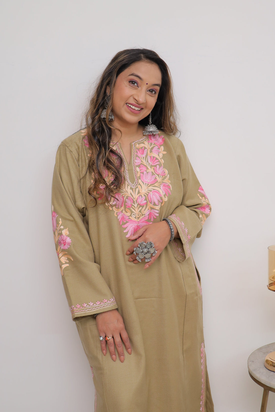 Rang-e-Khizan Lotus Graced Aari Brown Phiran - Kashmir Box