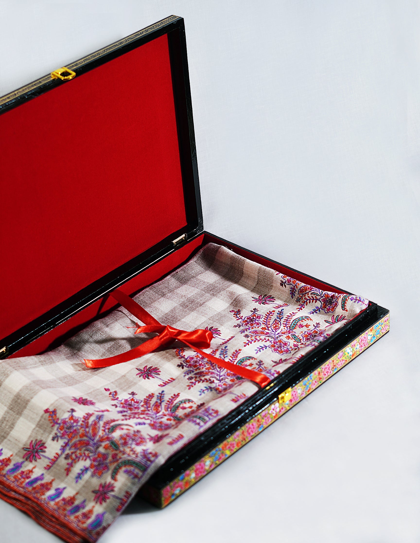 Papier-Mâché Pashmina Box — Hand-Painted Design | 30.5 cm (L) × 40.5 cm (B) × 5.5 cm (H)