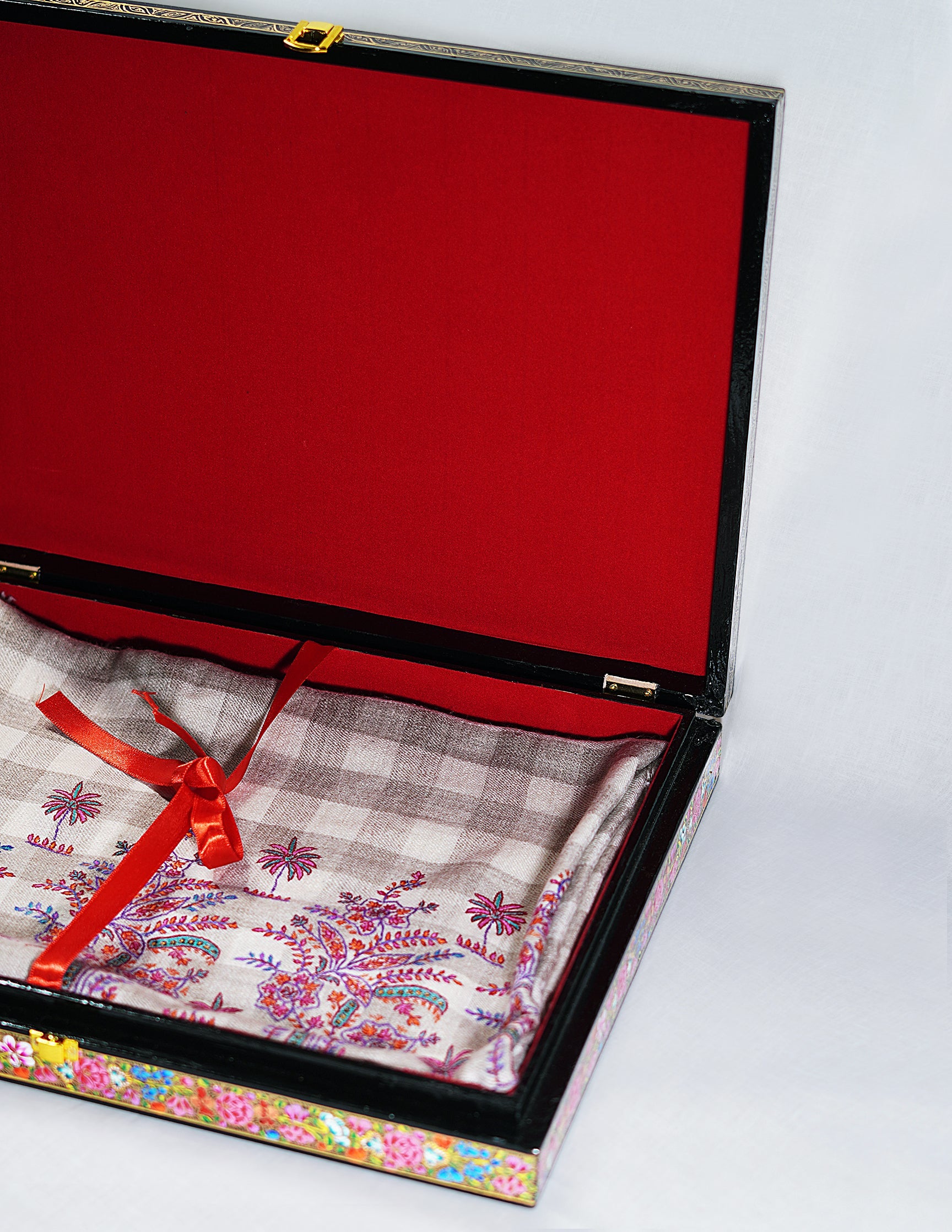 Papier-Mâché Pashmina Box — Hand-Painted Design | 30.5 cm (L) × 40.5 cm (B) × 5.5 cm (H)