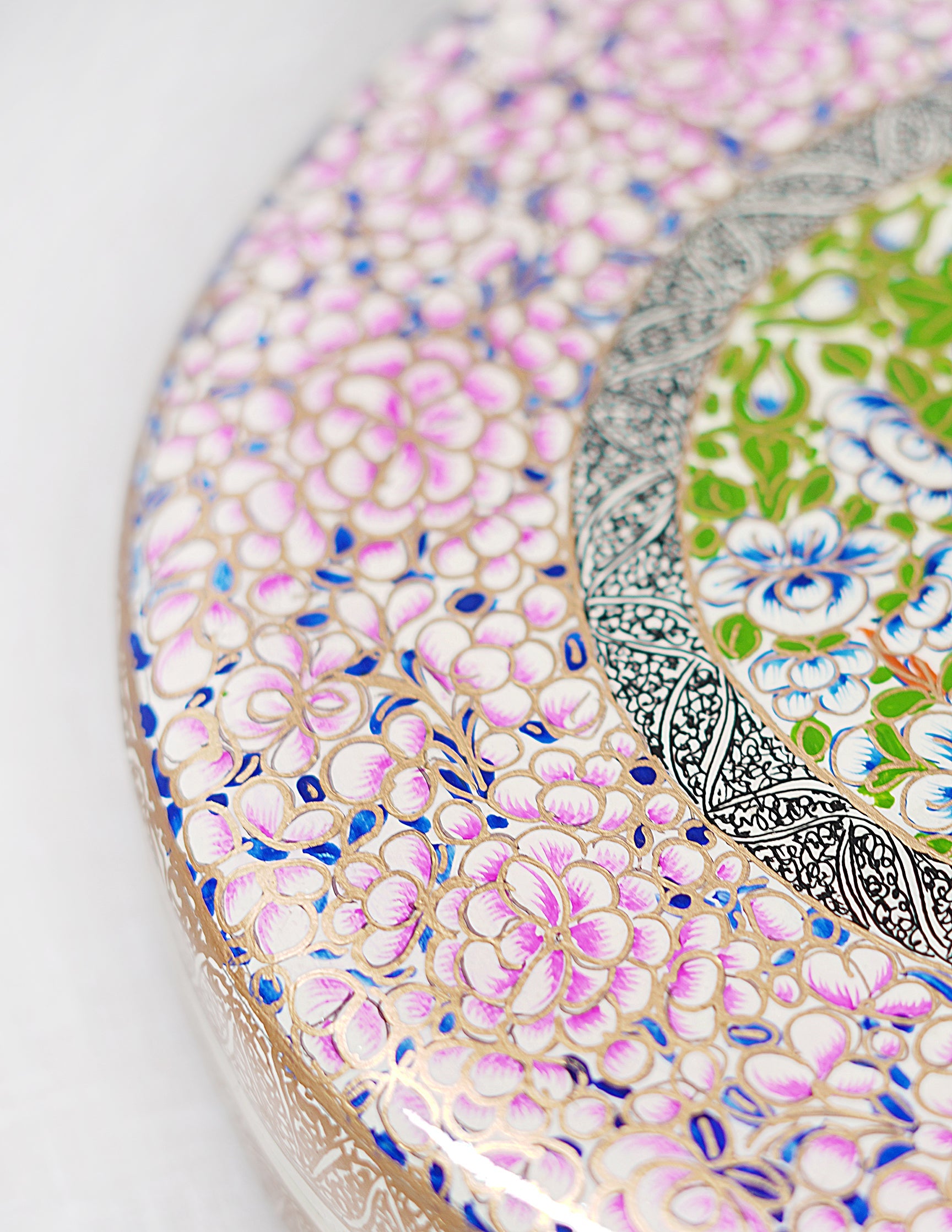 Papier-Mâché Round Clutch — Hand-Painted Design | Ø 20 cm × 4.5 cm (H)