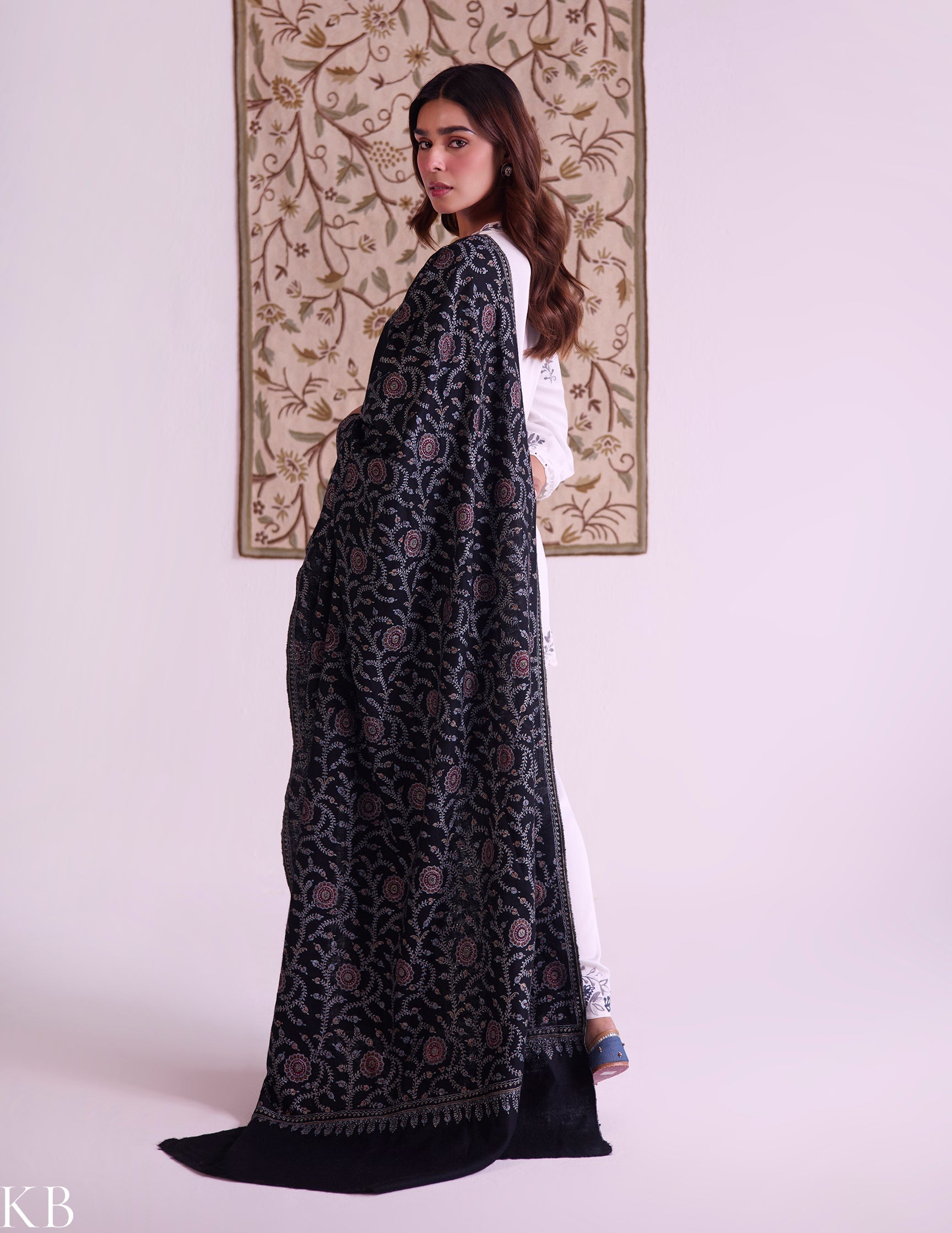 Kashmiri Handwoven Pashmina Jaali Sozni Shawl – Black | Handwoven Heritage