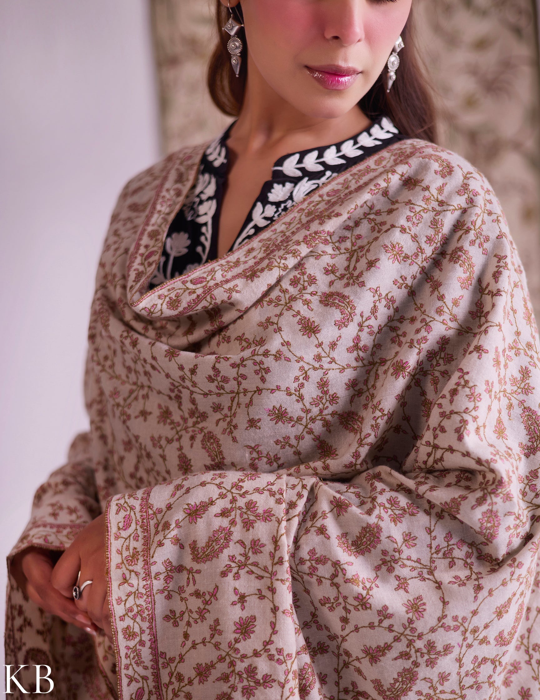 Kashmiri Handwoven Pashmina Sozni Shawl – Off White Jaaldar | Handwoven Heritage